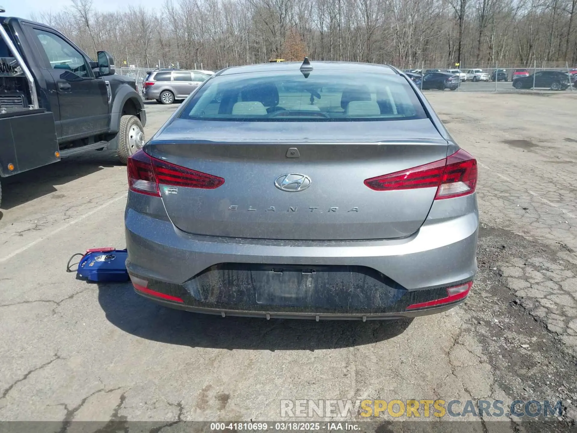16 Photograph of a damaged car 5NPD84LF5KH404841 HYUNDAI ELANTRA 2019