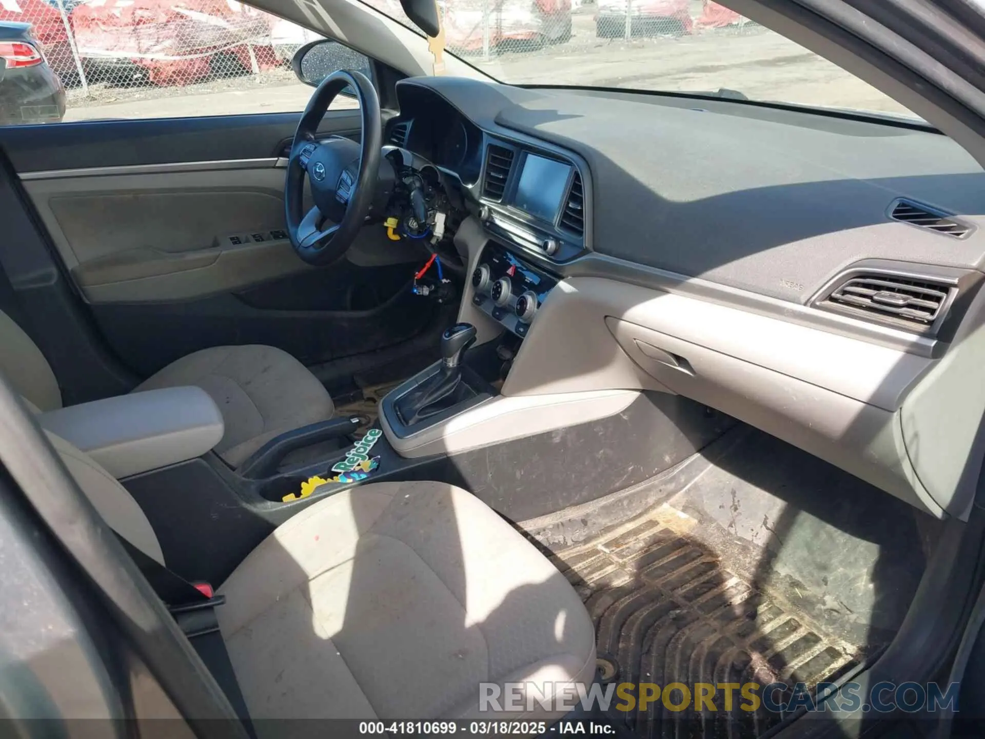 5 Photograph of a damaged car 5NPD84LF5KH404841 HYUNDAI ELANTRA 2019
