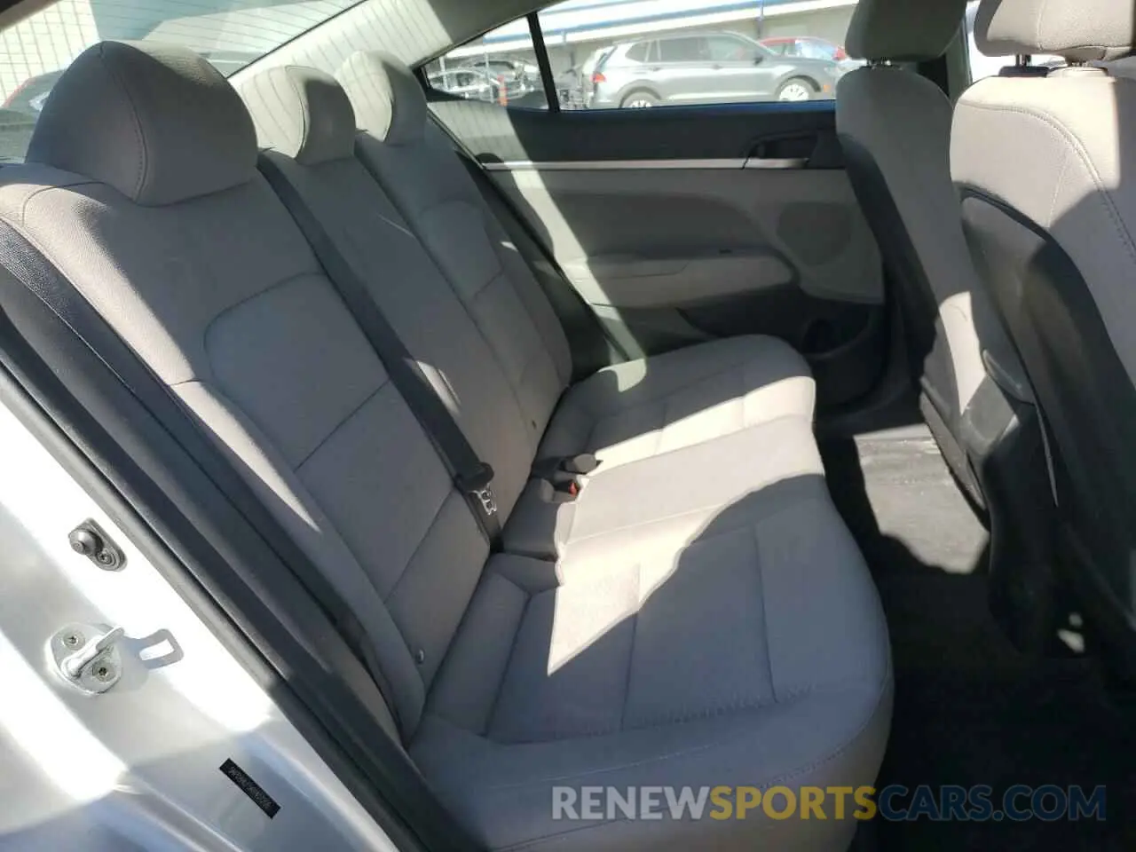 10 Photograph of a damaged car 5NPD84LF5KH407206 HYUNDAI ELANTRA 2019
