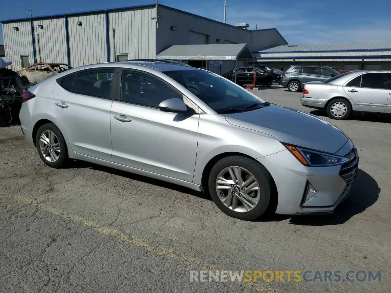 4 Photograph of a damaged car 5NPD84LF5KH407206 HYUNDAI ELANTRA 2019