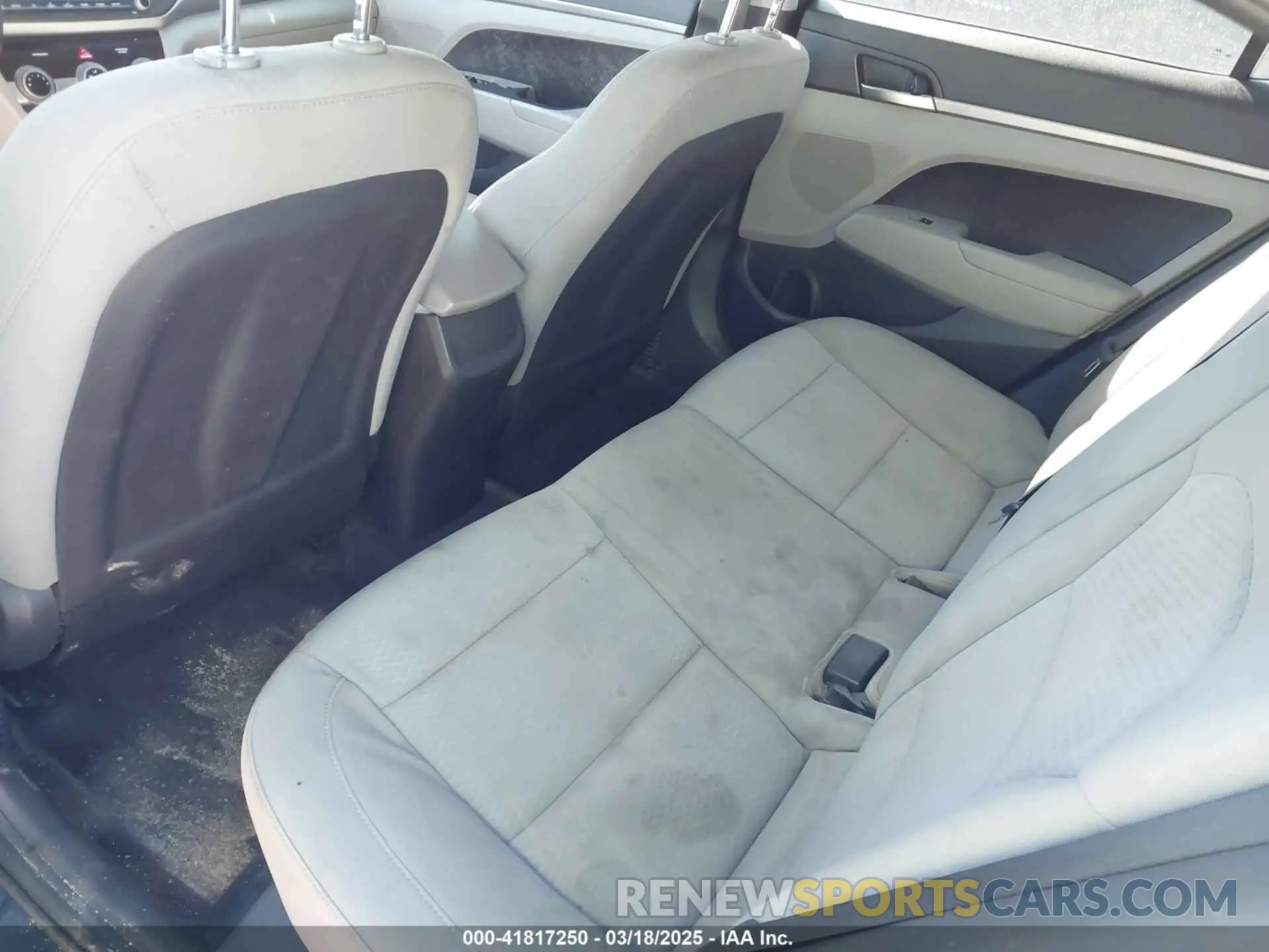 8 Photograph of a damaged car 5NPD84LF5KH407836 HYUNDAI ELANTRA 2019
