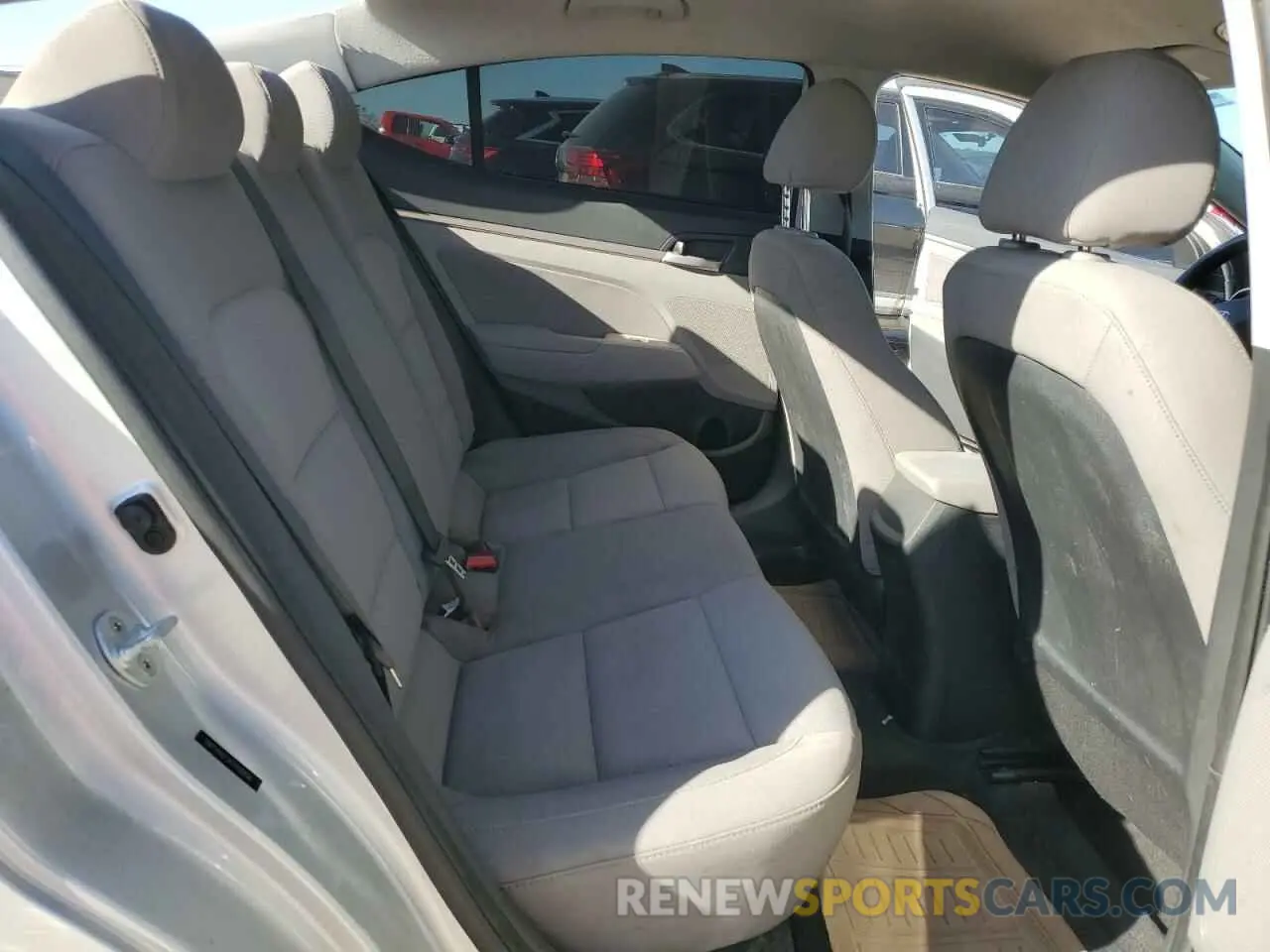 10 Photograph of a damaged car 5NPD84LF5KH408498 HYUNDAI ELANTRA 2019
