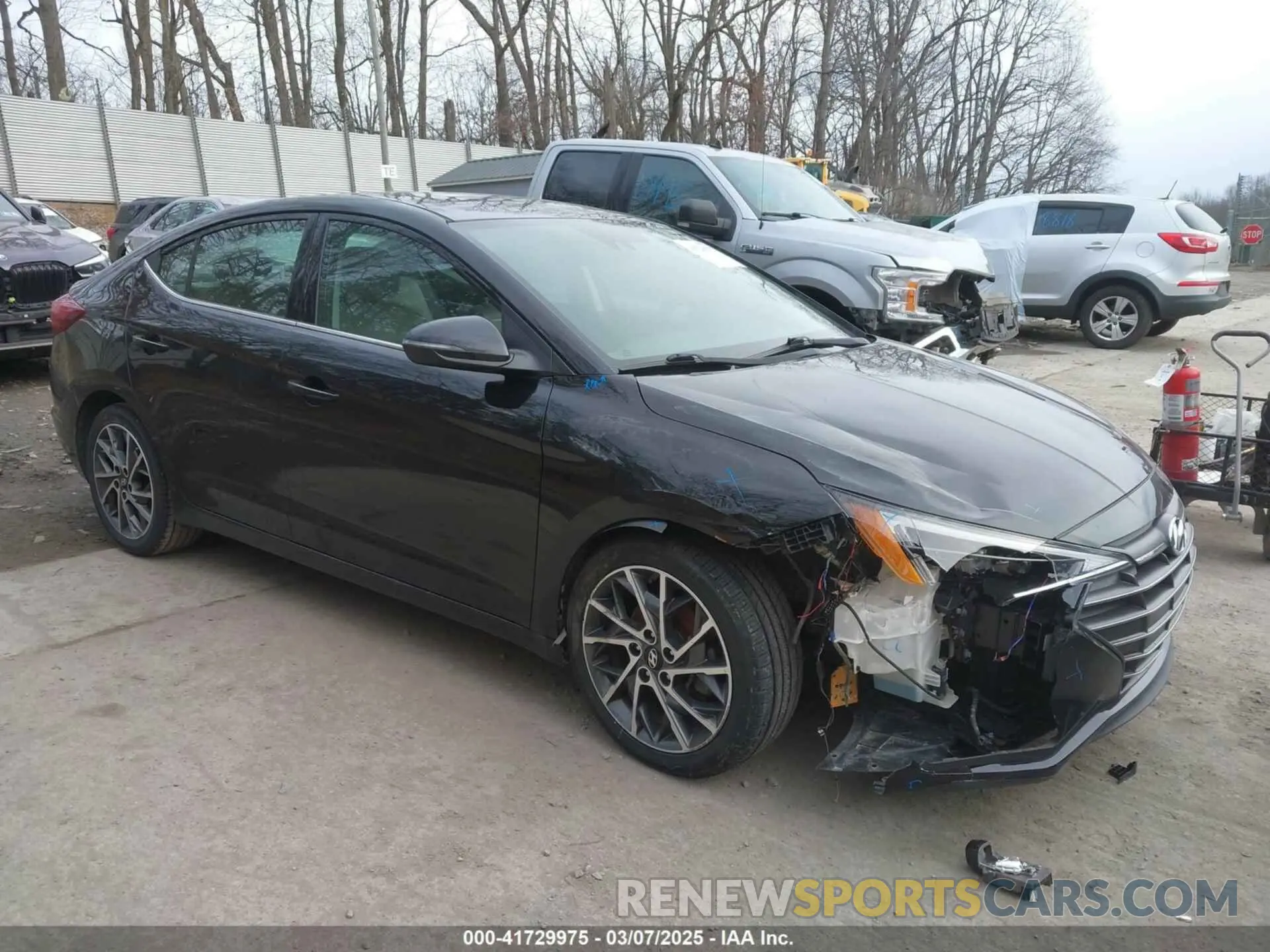 1 Photograph of a damaged car 5NPD84LF5KH409568 HYUNDAI ELANTRA 2019