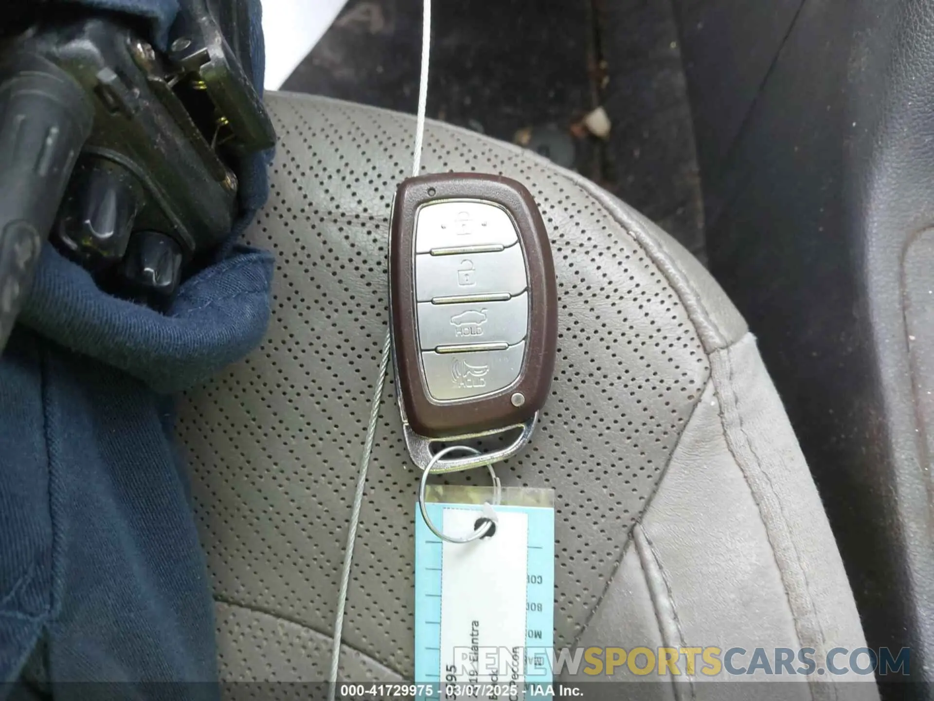 11 Photograph of a damaged car 5NPD84LF5KH409568 HYUNDAI ELANTRA 2019