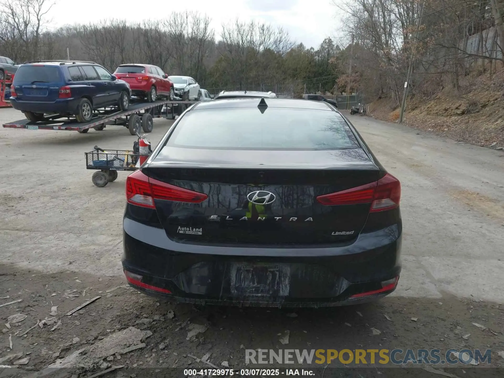 17 Photograph of a damaged car 5NPD84LF5KH409568 HYUNDAI ELANTRA 2019