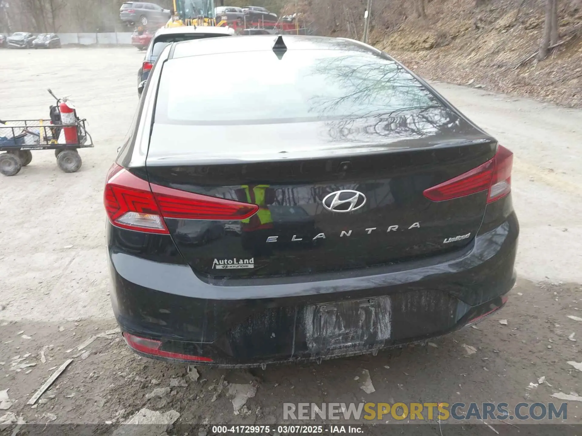 19 Photograph of a damaged car 5NPD84LF5KH409568 HYUNDAI ELANTRA 2019
