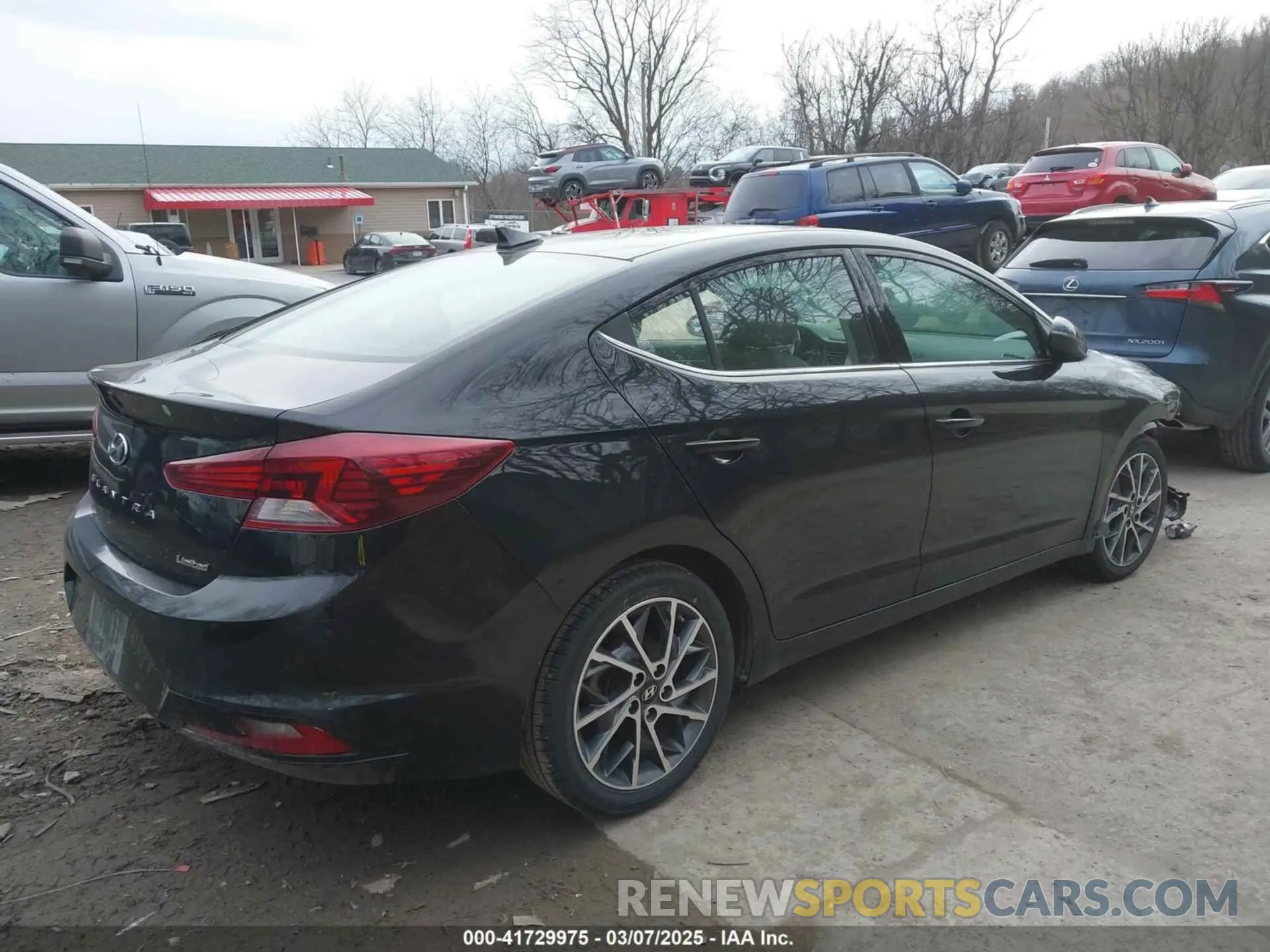 4 Photograph of a damaged car 5NPD84LF5KH409568 HYUNDAI ELANTRA 2019
