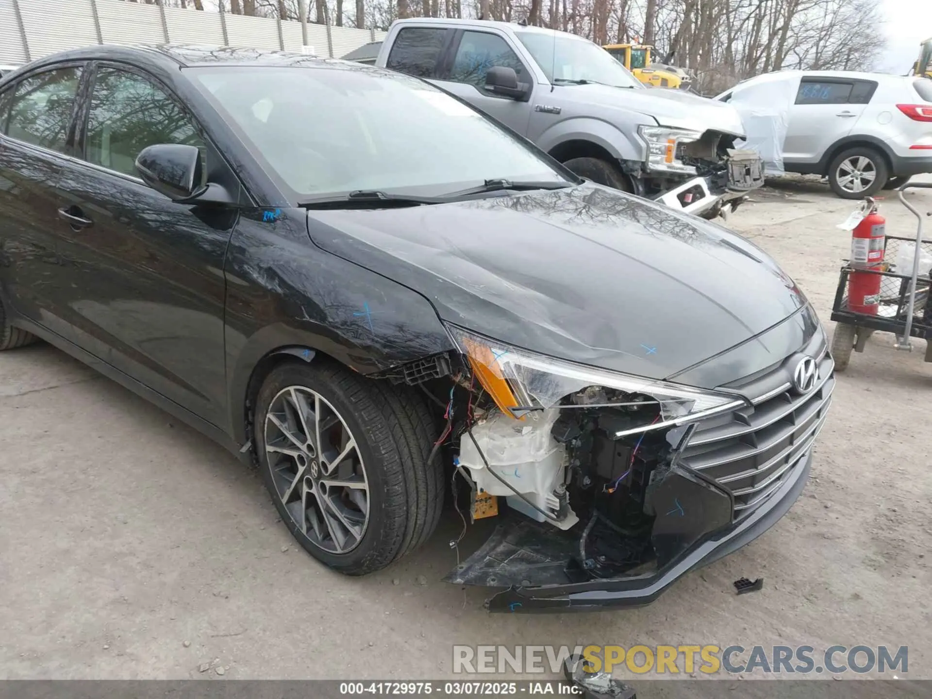6 Photograph of a damaged car 5NPD84LF5KH409568 HYUNDAI ELANTRA 2019