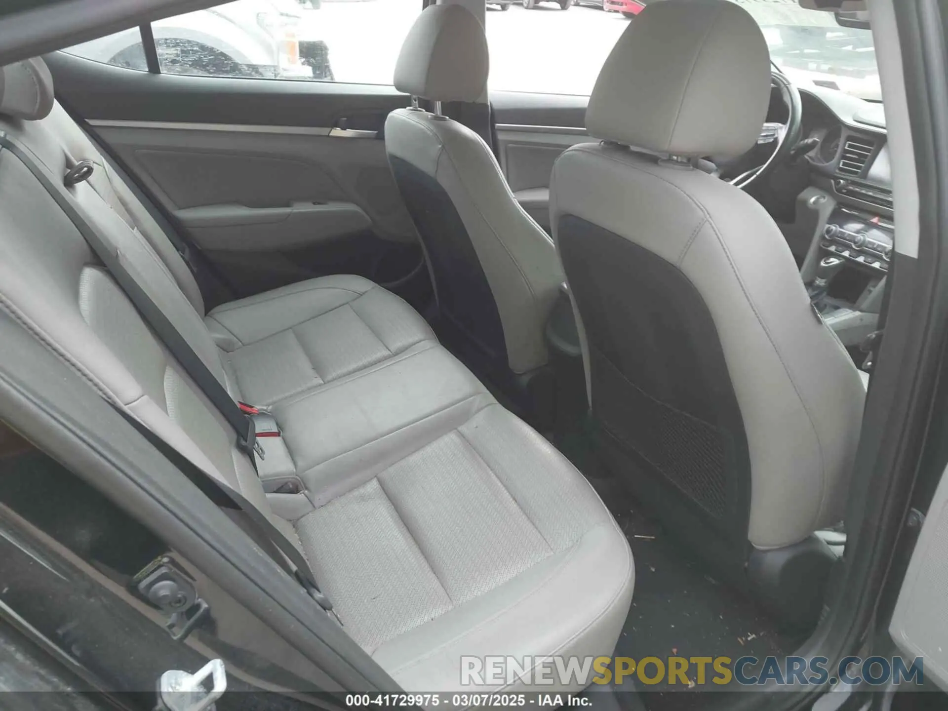 8 Photograph of a damaged car 5NPD84LF5KH409568 HYUNDAI ELANTRA 2019