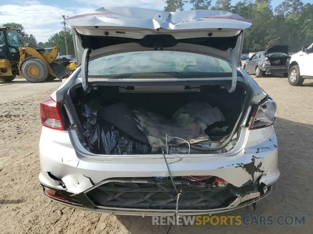 6 Photograph of a damaged car 5NPD84LF5KH422336 HYUNDAI ELANTRA 2019