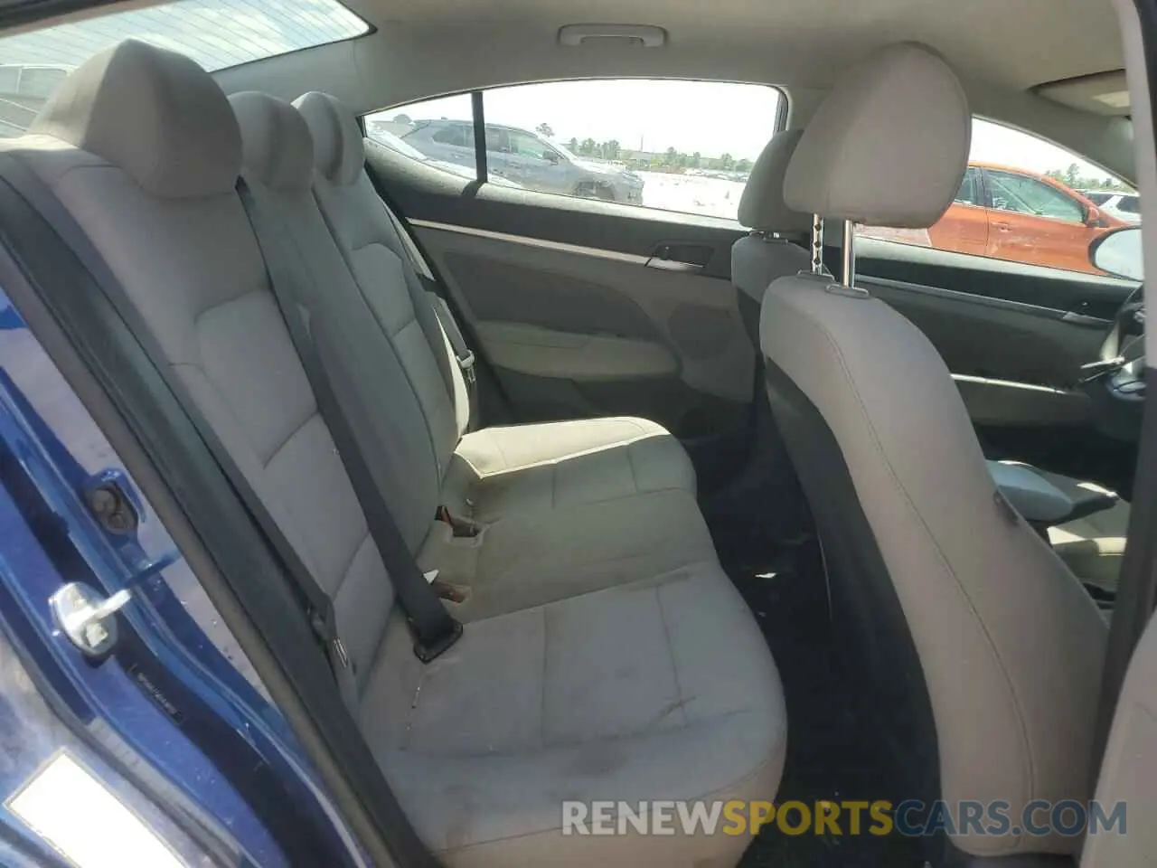 10 Photograph of a damaged car 5NPD84LF5KH436107 HYUNDAI ELANTRA 2019