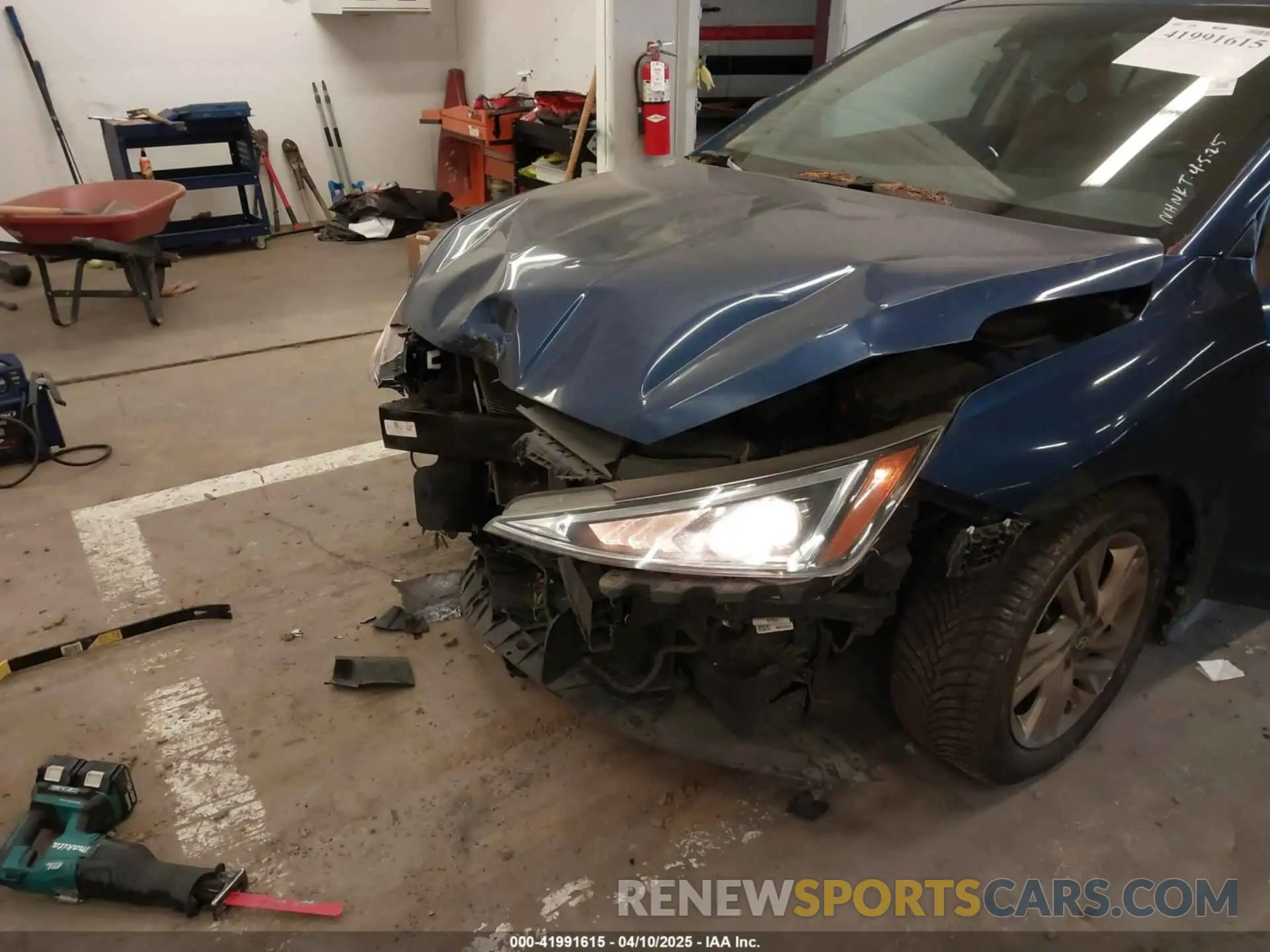 17 Photograph of a damaged car 5NPD84LF5KH438603 HYUNDAI ELANTRA 2019