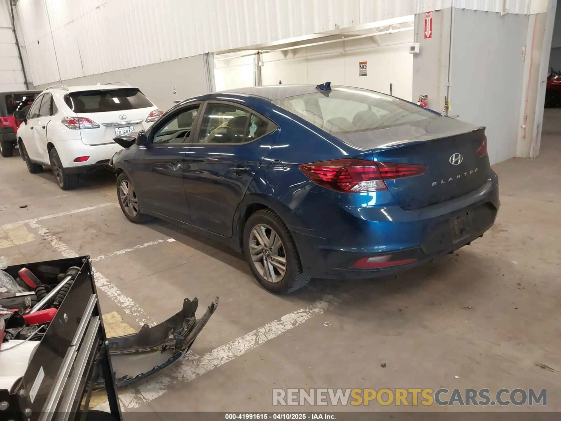 3 Photograph of a damaged car 5NPD84LF5KH438603 HYUNDAI ELANTRA 2019
