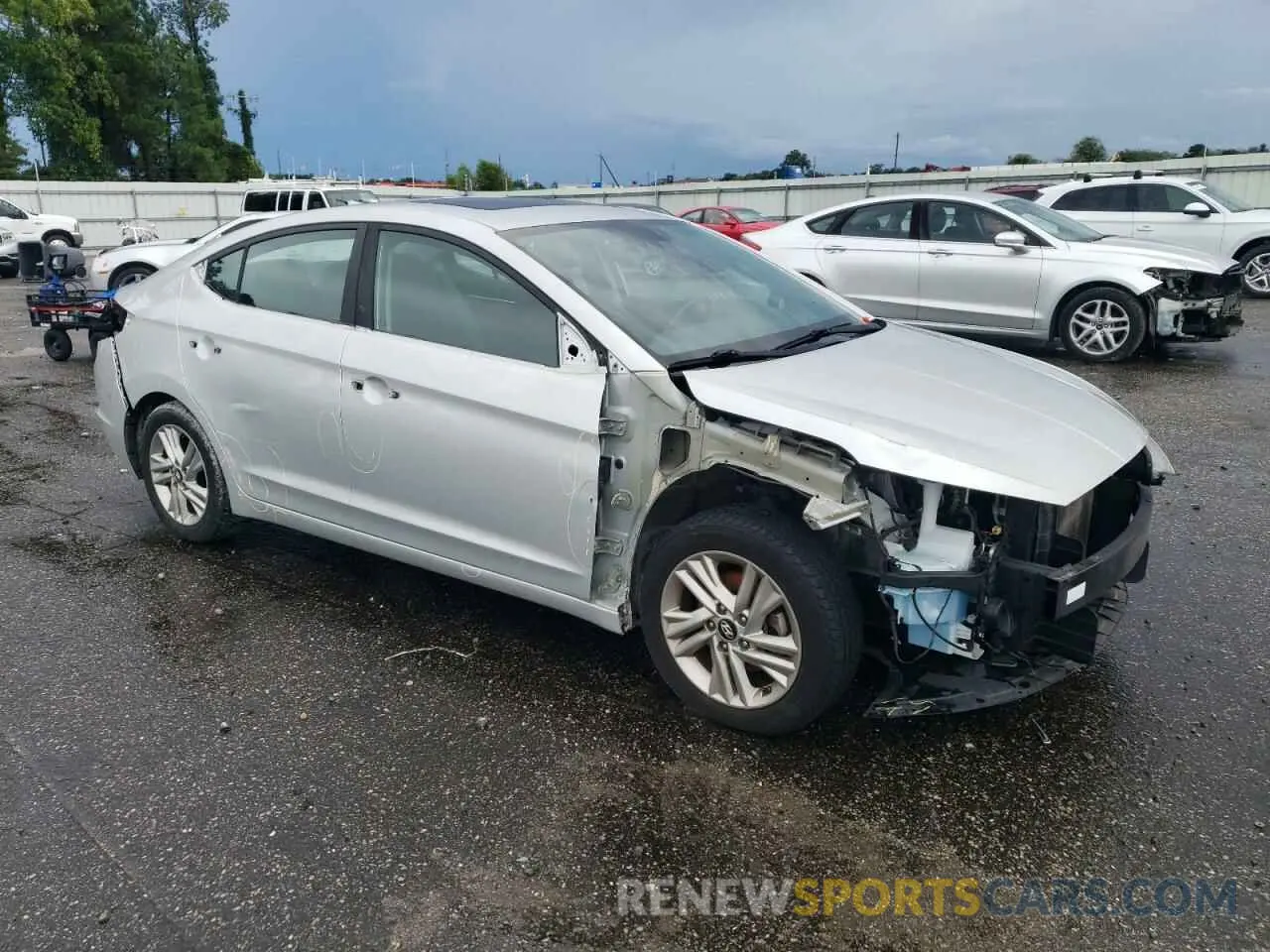 4 Photograph of a damaged car 5NPD84LF5KH440108 HYUNDAI ELANTRA 2019