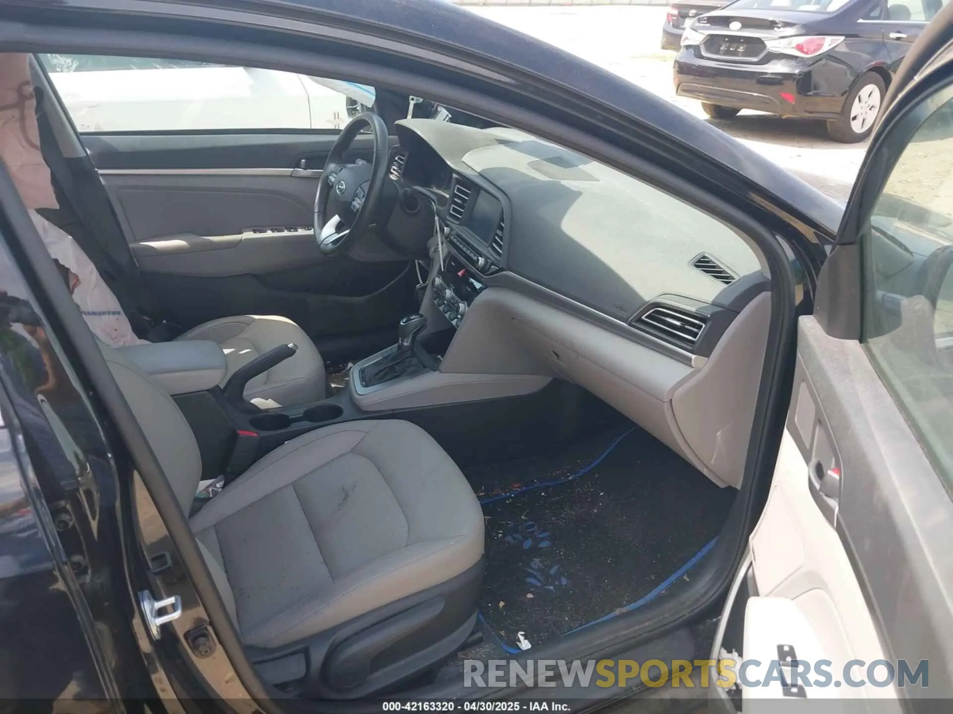 5 Photograph of a damaged car 5NPD84LF5KH445843 HYUNDAI ELANTRA 2019