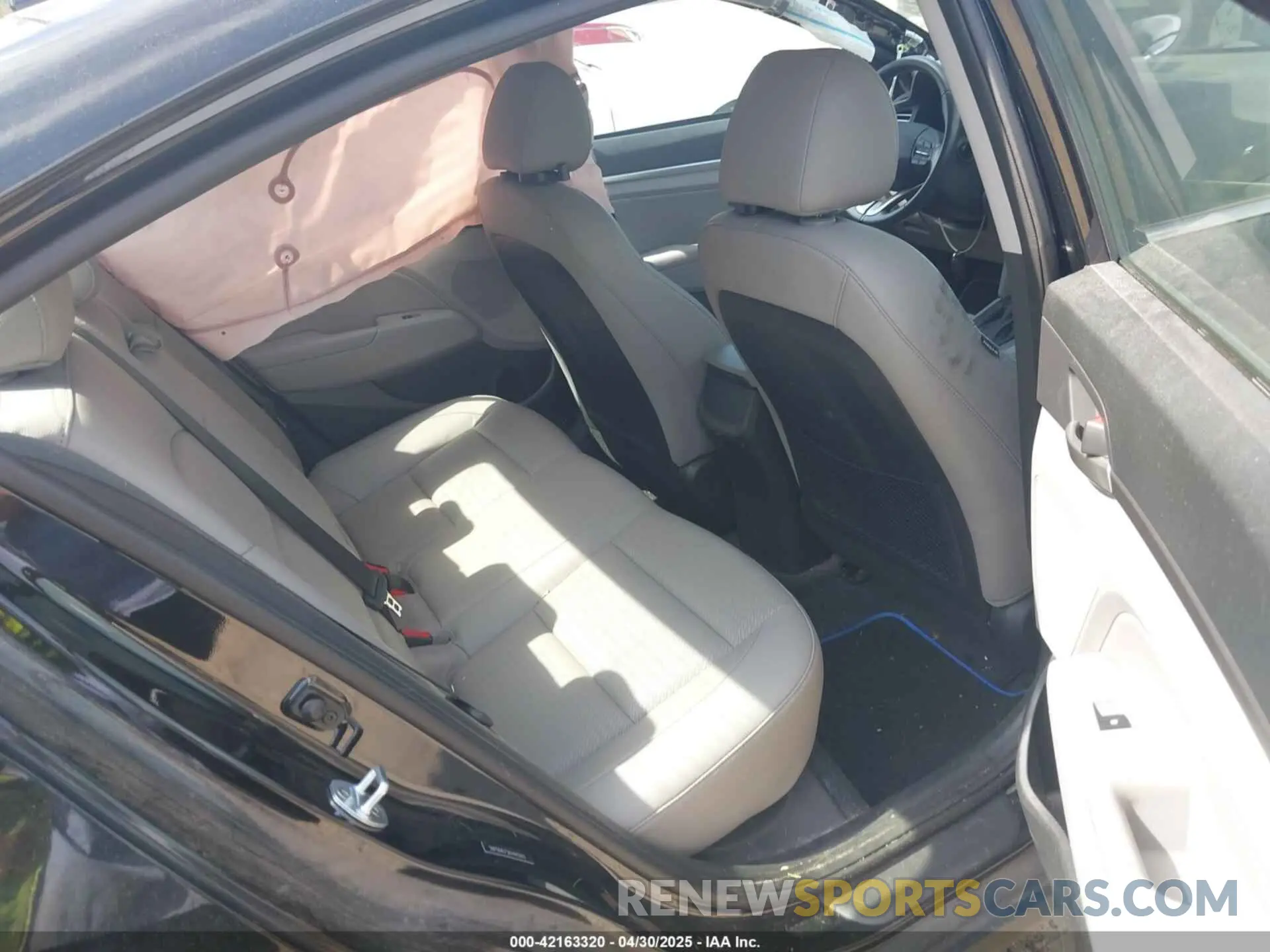 8 Photograph of a damaged car 5NPD84LF5KH445843 HYUNDAI ELANTRA 2019