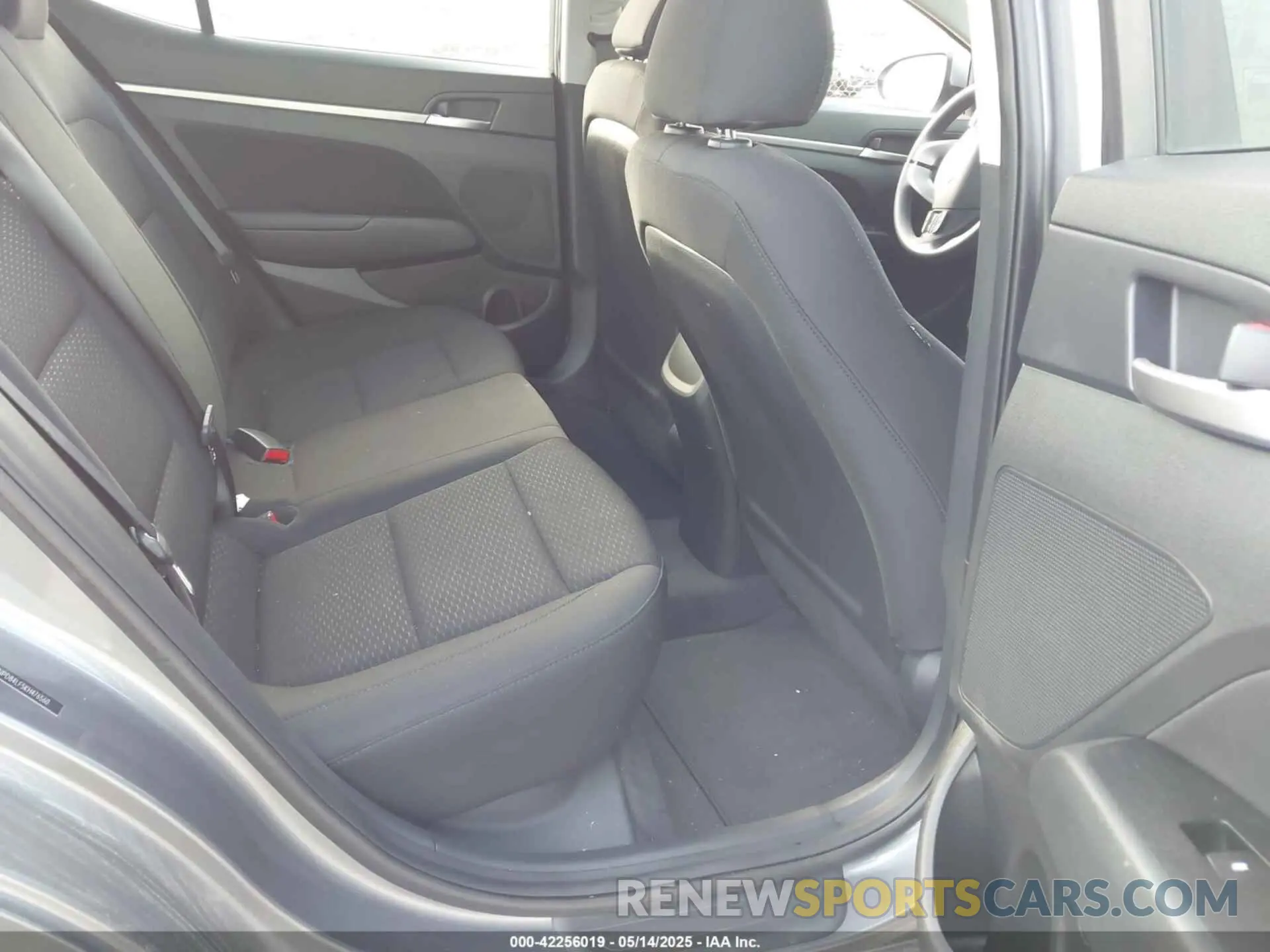 8 Photograph of a damaged car 5NPD84LF5KH476560 HYUNDAI ELANTRA 2019