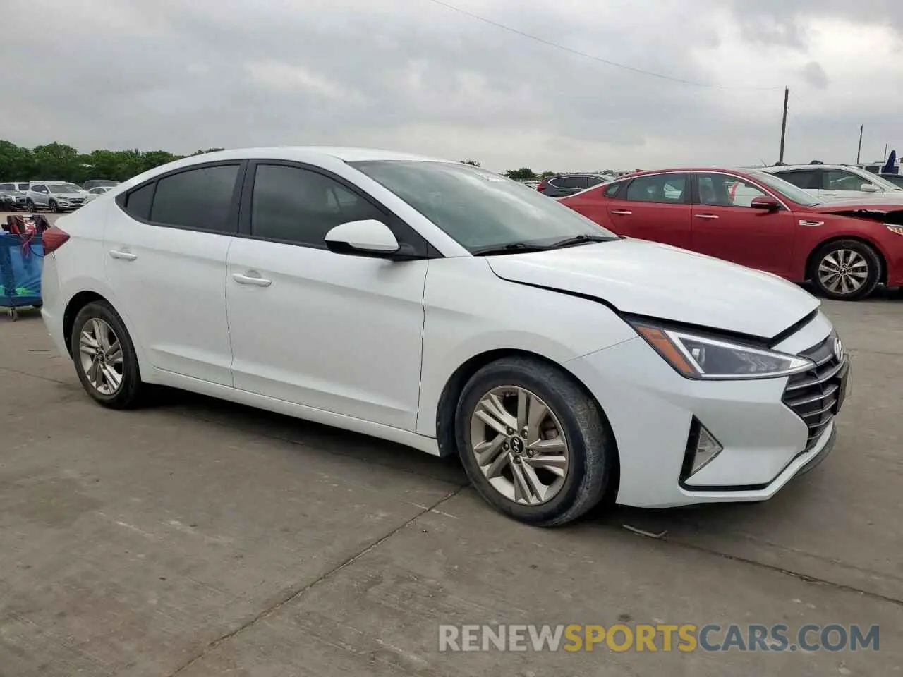 4 Photograph of a damaged car 5NPD84LF5KH480396 HYUNDAI ELANTRA 2019