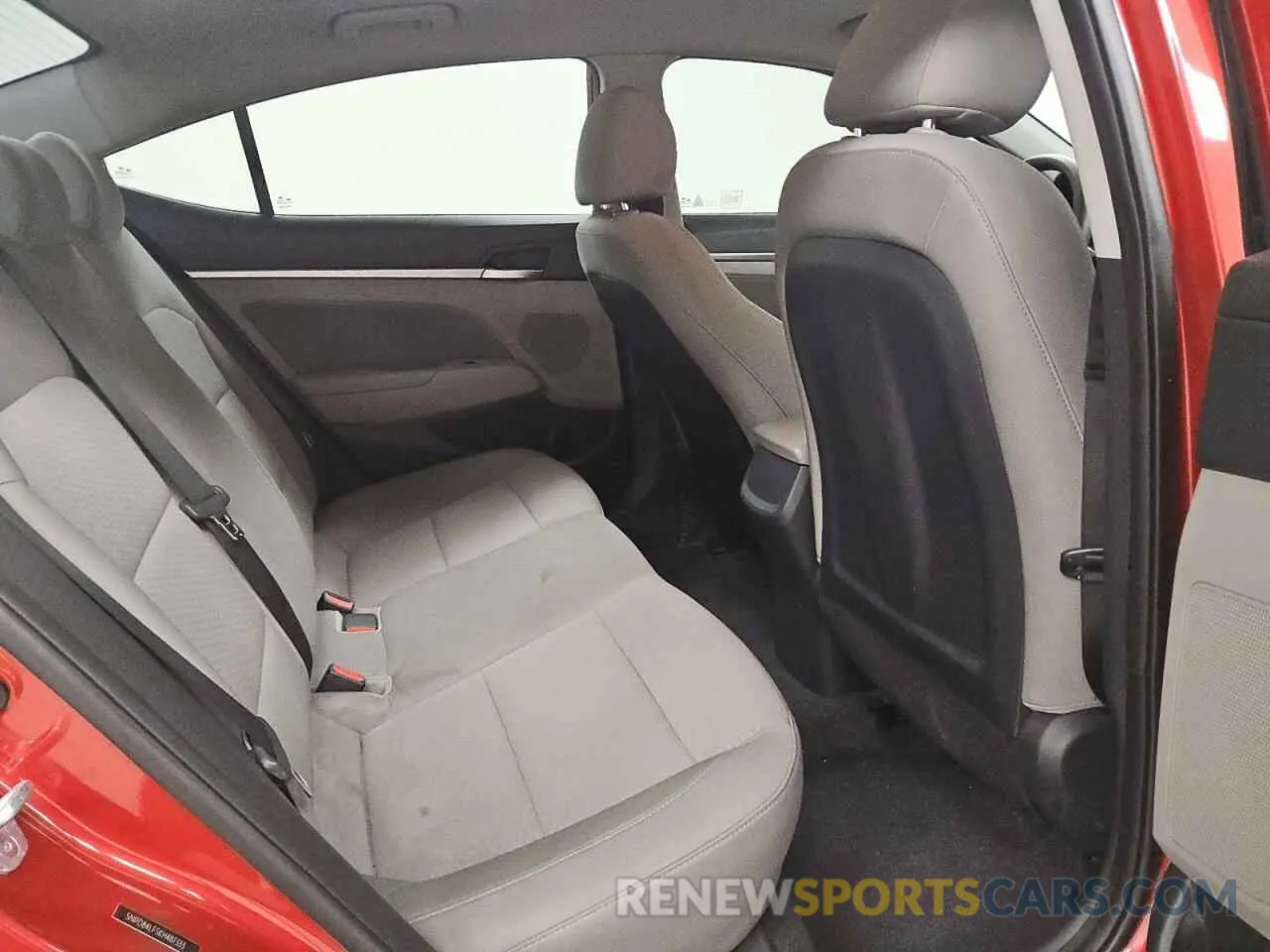 10 Photograph of a damaged car 5NPD84LF5KH487333 HYUNDAI ELANTRA 2019