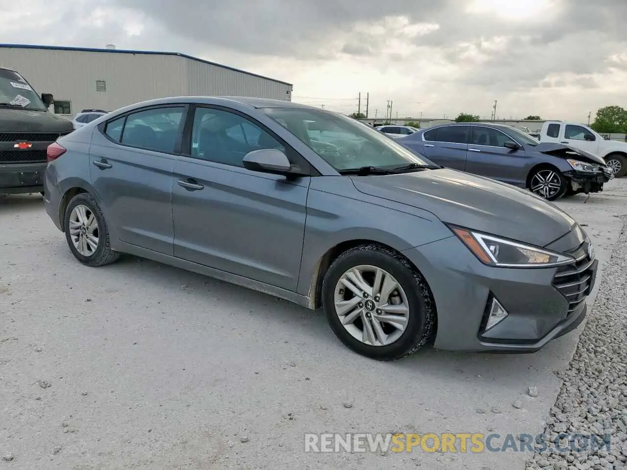 4 Photograph of a damaged car 5NPD84LF6KH404864 HYUNDAI ELANTRA 2019