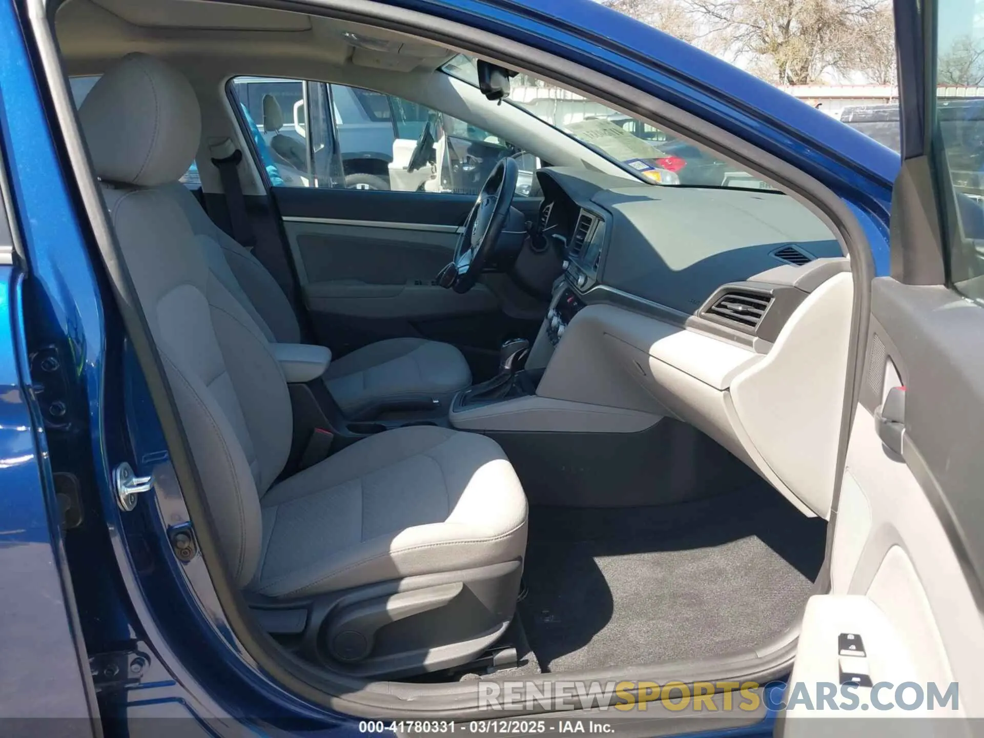 5 Photograph of a damaged car 5NPD84LF6KH414388 HYUNDAI ELANTRA 2019
