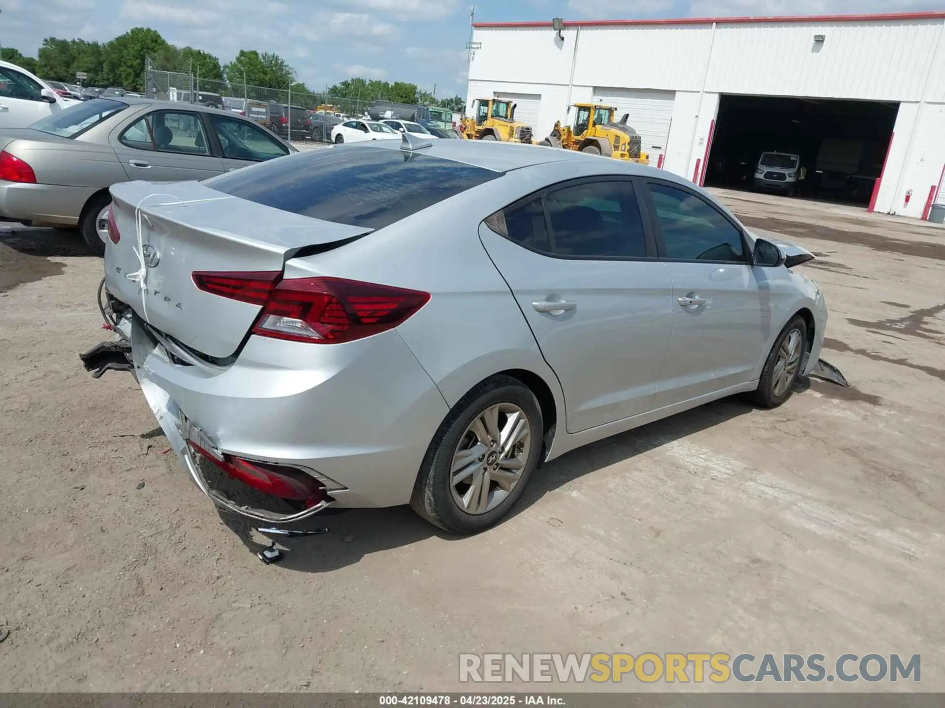 4 Photograph of a damaged car 5NPD84LF6KH430963 HYUNDAI ELANTRA 2019
