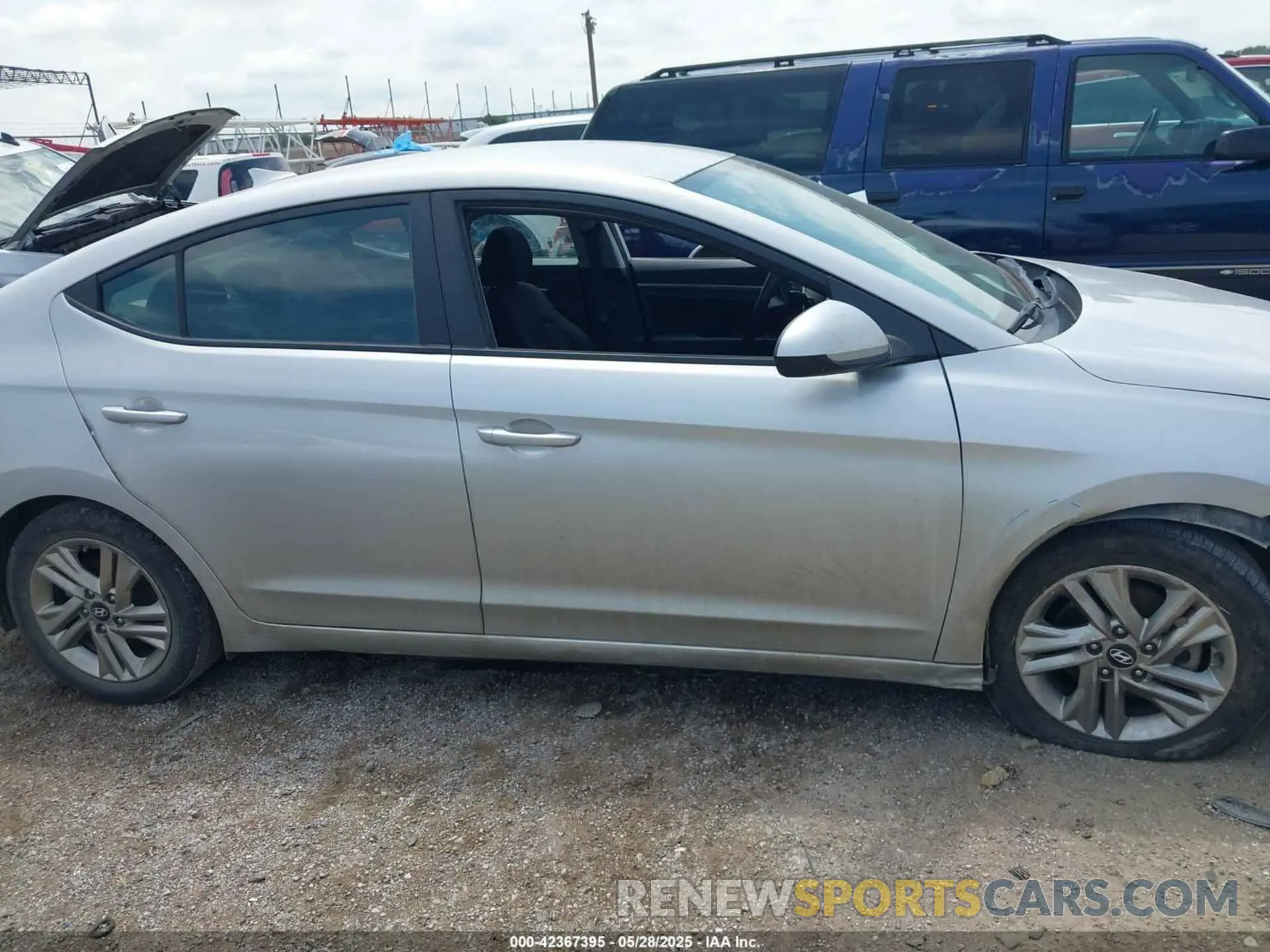 13 Photograph of a damaged car 5NPD84LF6KH435709 HYUNDAI ELANTRA 2019