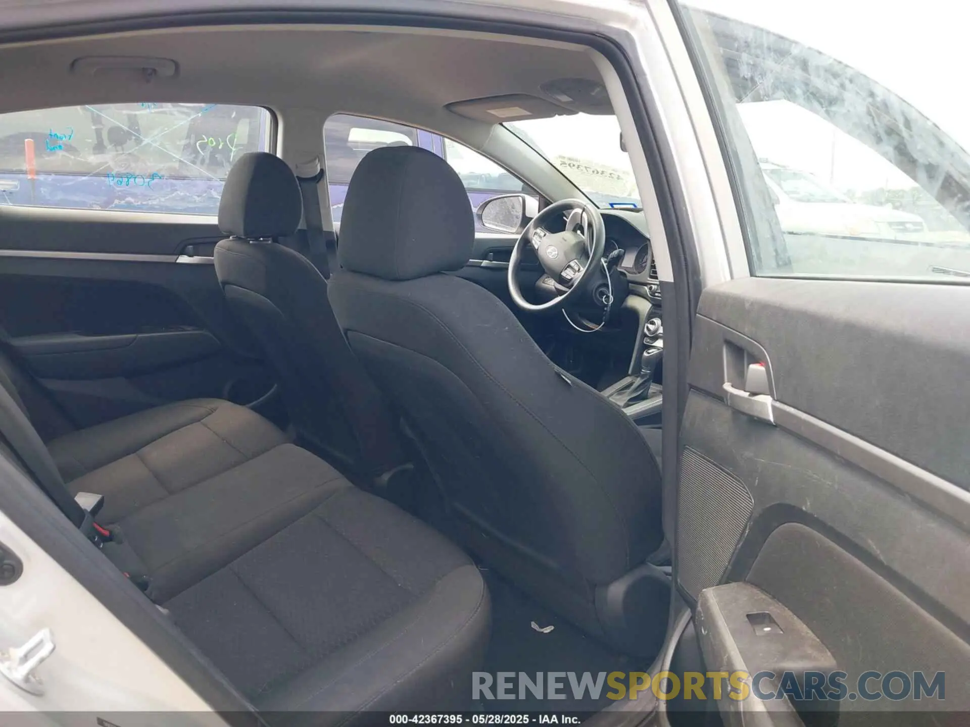 8 Photograph of a damaged car 5NPD84LF6KH435709 HYUNDAI ELANTRA 2019
