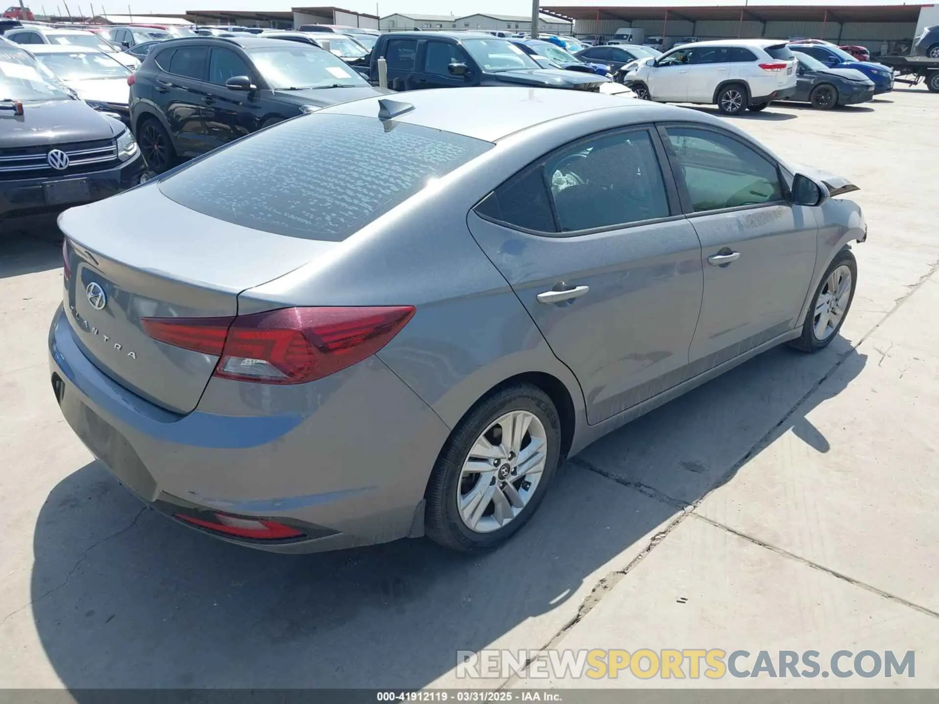 4 Photograph of a damaged car 5NPD84LF6KH453627 HYUNDAI ELANTRA 2019