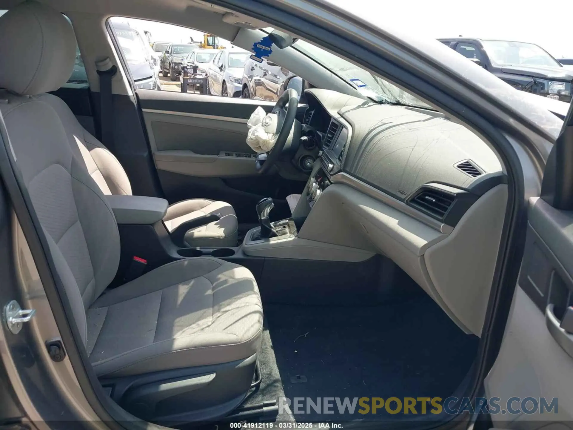 5 Photograph of a damaged car 5NPD84LF6KH453627 HYUNDAI ELANTRA 2019