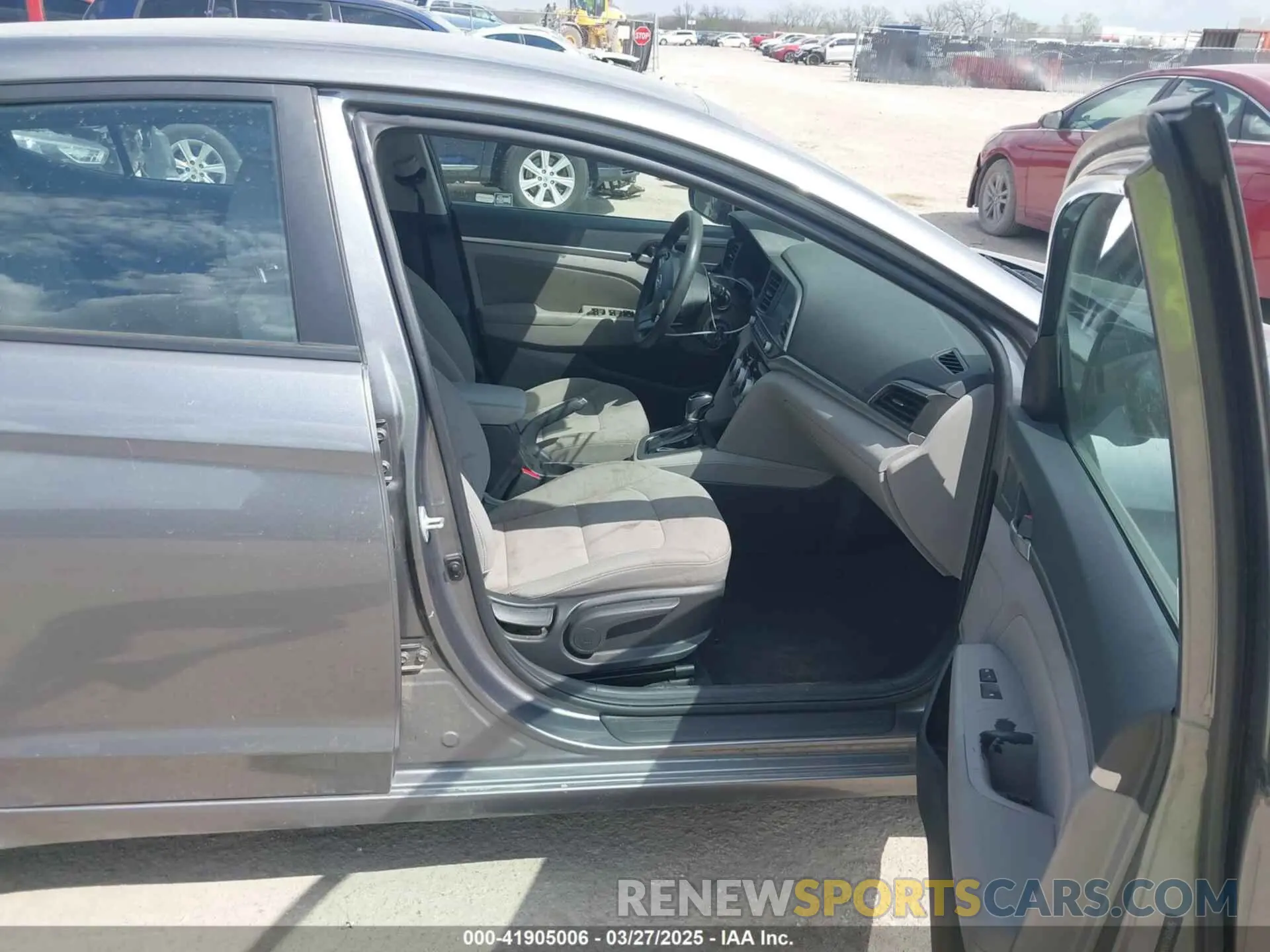 5 Photograph of a damaged car 5NPD84LF6KH480049 HYUNDAI ELANTRA 2019