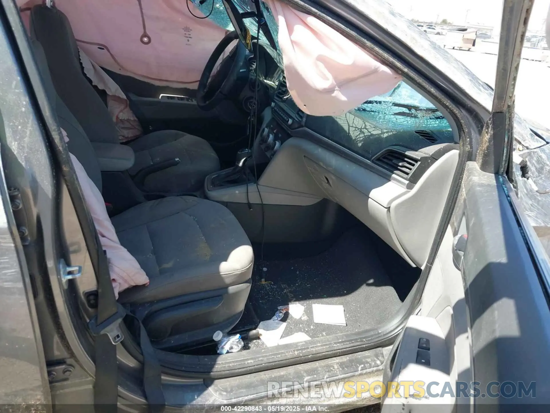 5 Photograph of a damaged car 5NPD84LF6KH489088 HYUNDAI ELANTRA 2019