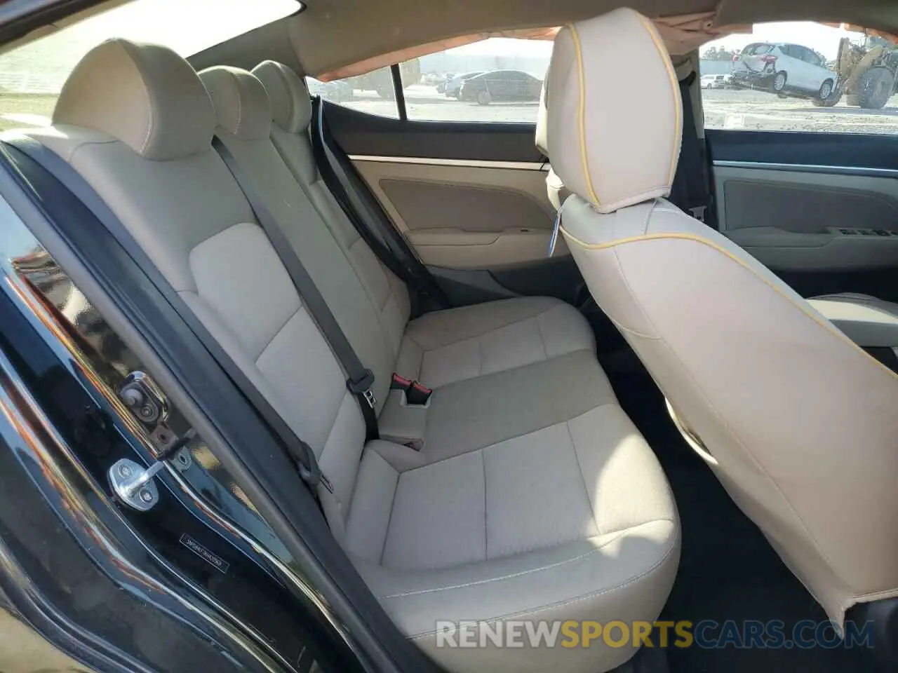 10 Photograph of a damaged car 5NPD84LF7KH420569 HYUNDAI ELANTRA 2019