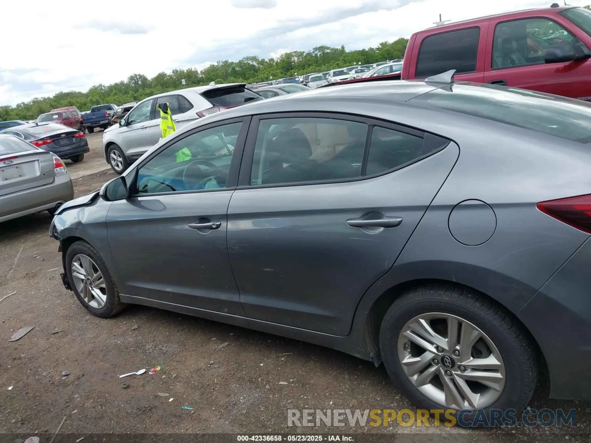 15 Photograph of a damaged car 5NPD84LF7KH422483 HYUNDAI ELANTRA 2019