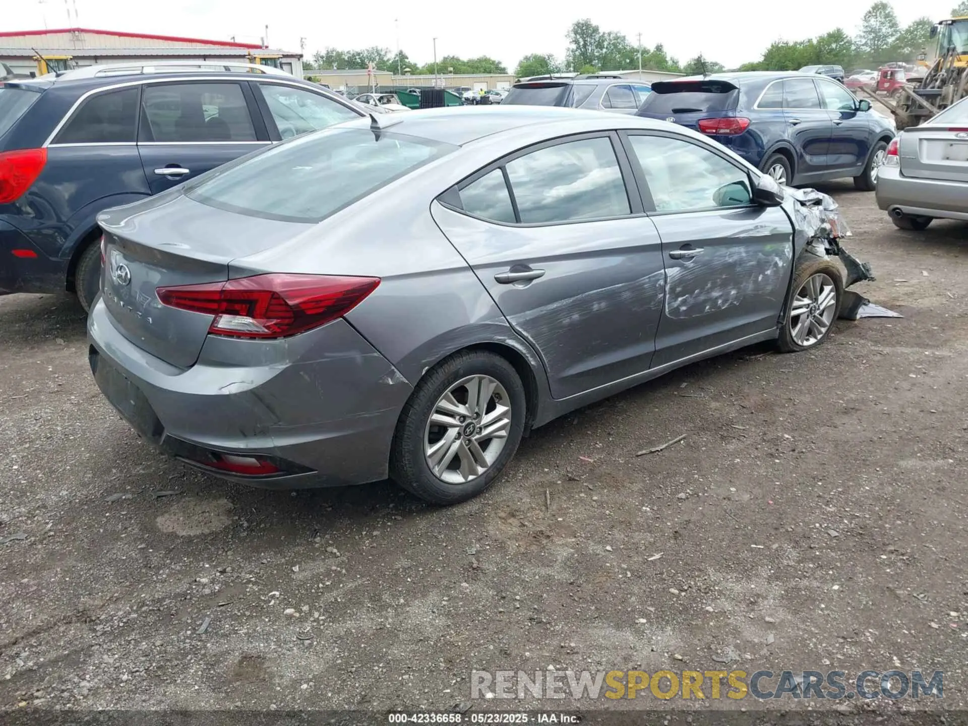 4 Photograph of a damaged car 5NPD84LF7KH422483 HYUNDAI ELANTRA 2019