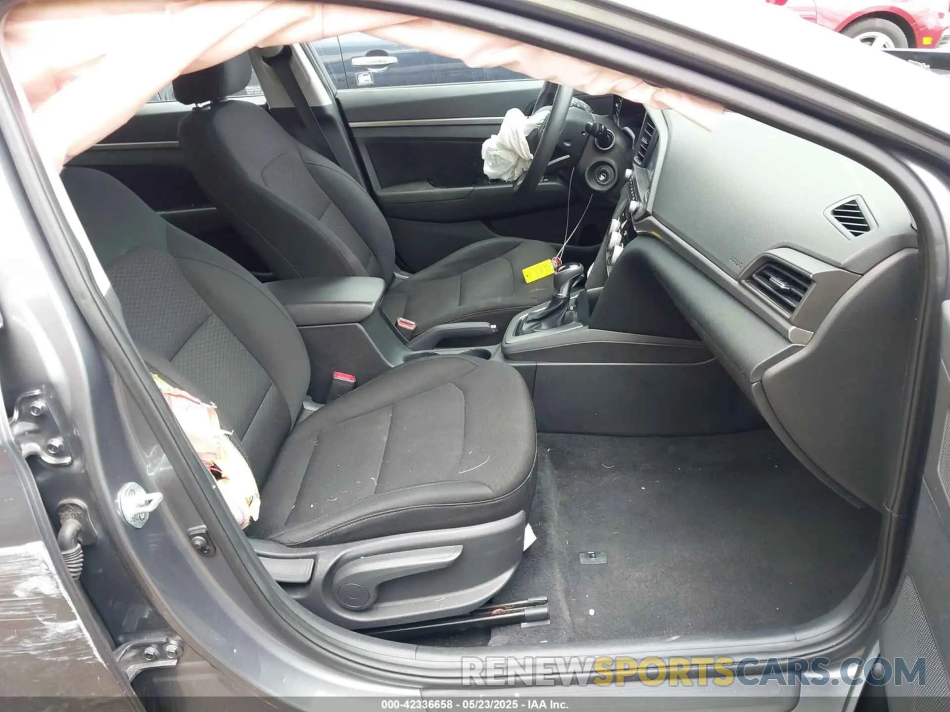 5 Photograph of a damaged car 5NPD84LF7KH422483 HYUNDAI ELANTRA 2019