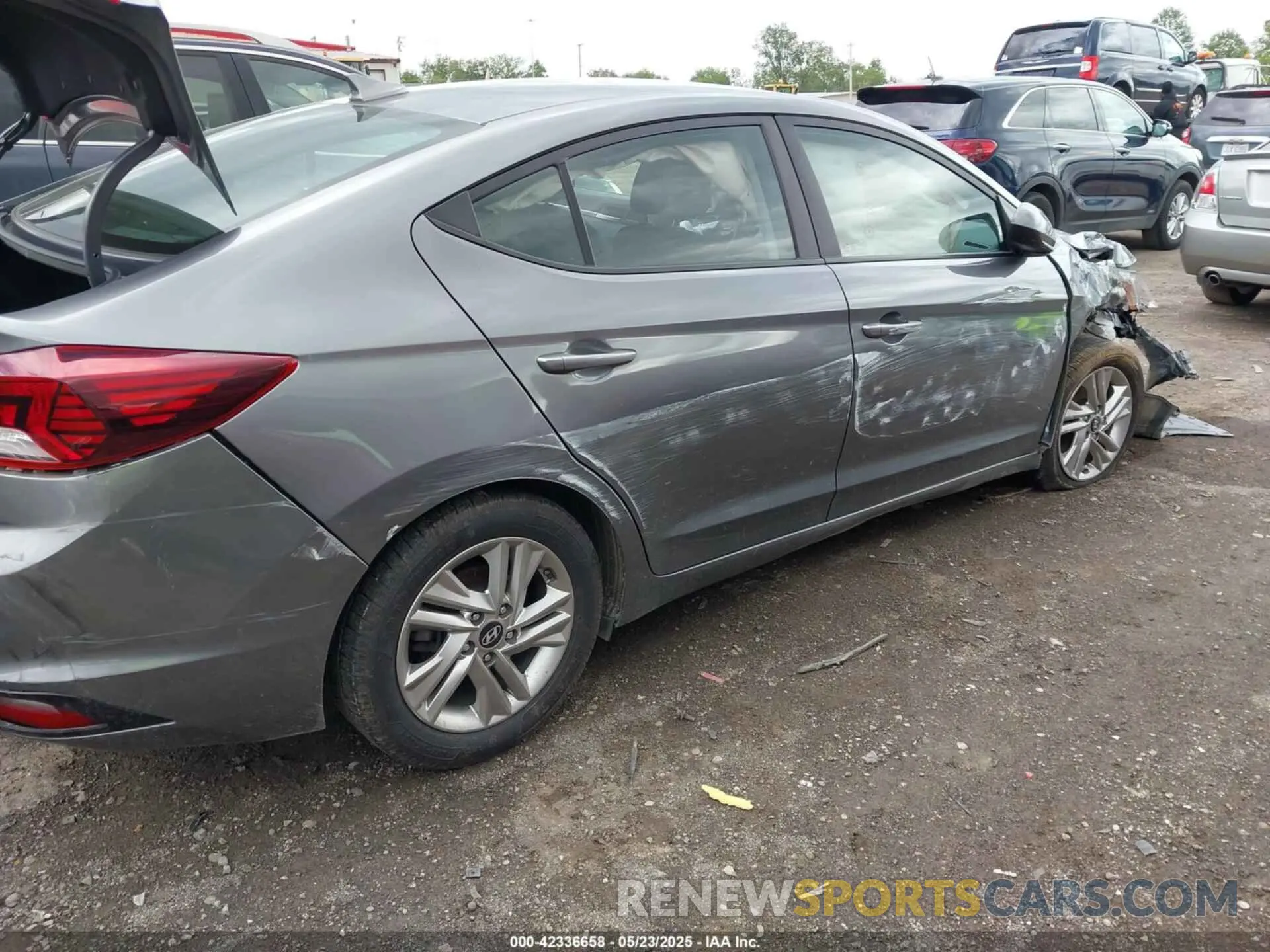 6 Photograph of a damaged car 5NPD84LF7KH422483 HYUNDAI ELANTRA 2019