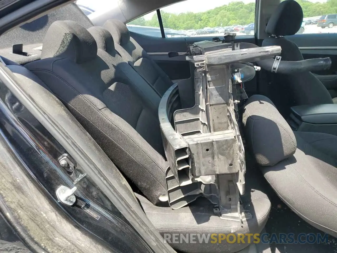 10 Photograph of a damaged car 5NPD84LF7KH422824 HYUNDAI ELANTRA 2019
