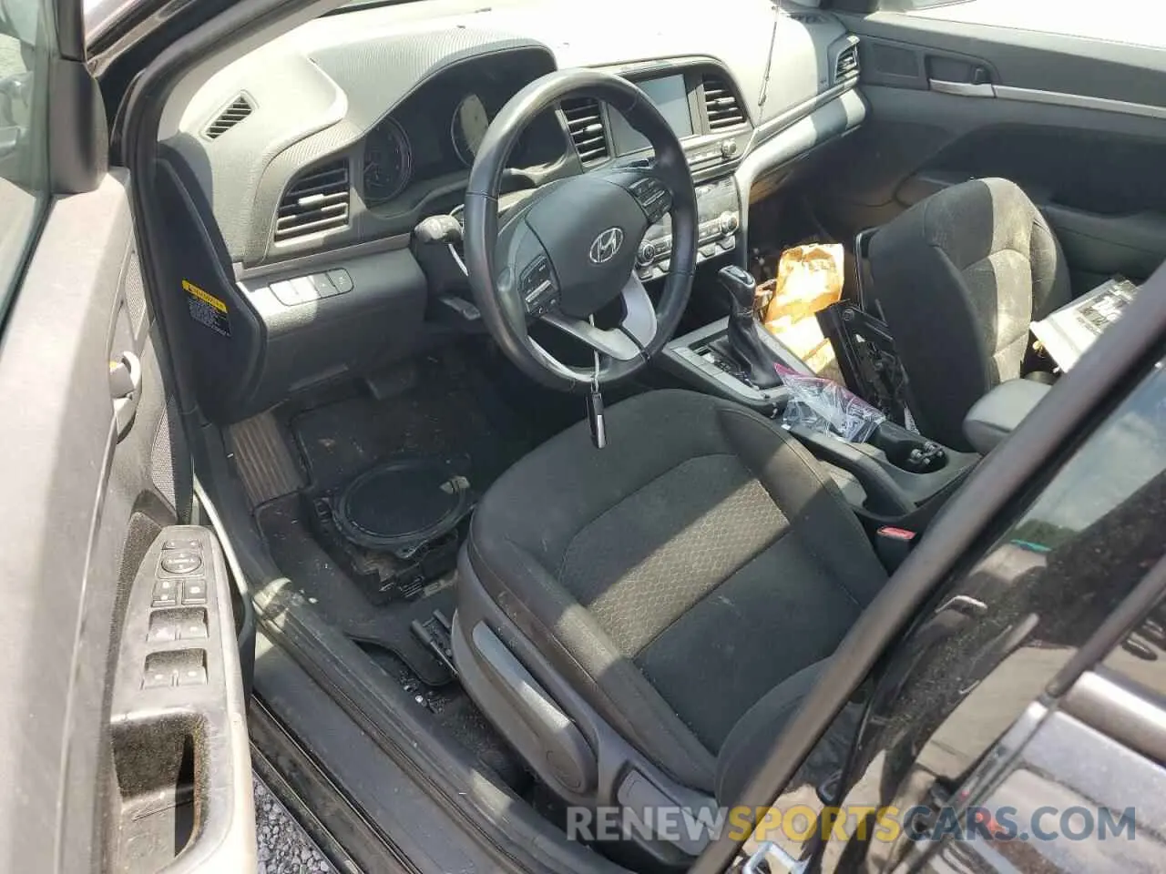 8 Photograph of a damaged car 5NPD84LF7KH422824 HYUNDAI ELANTRA 2019