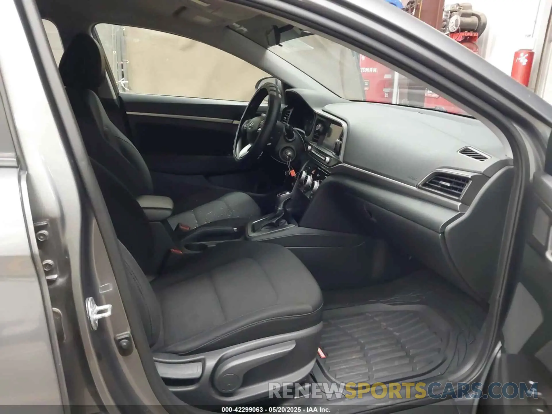 5 Photograph of a damaged car 5NPD84LF7KH424833 HYUNDAI ELANTRA 2019