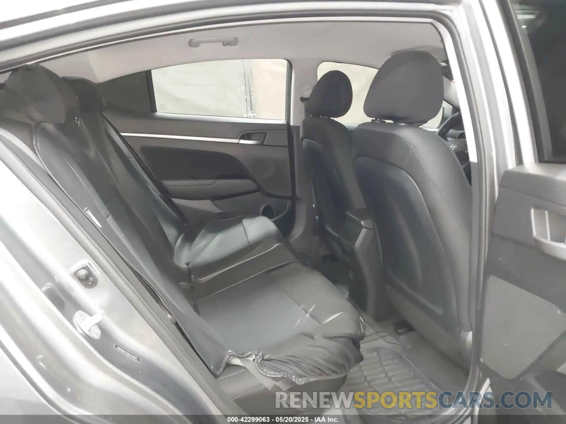 8 Photograph of a damaged car 5NPD84LF7KH424833 HYUNDAI ELANTRA 2019