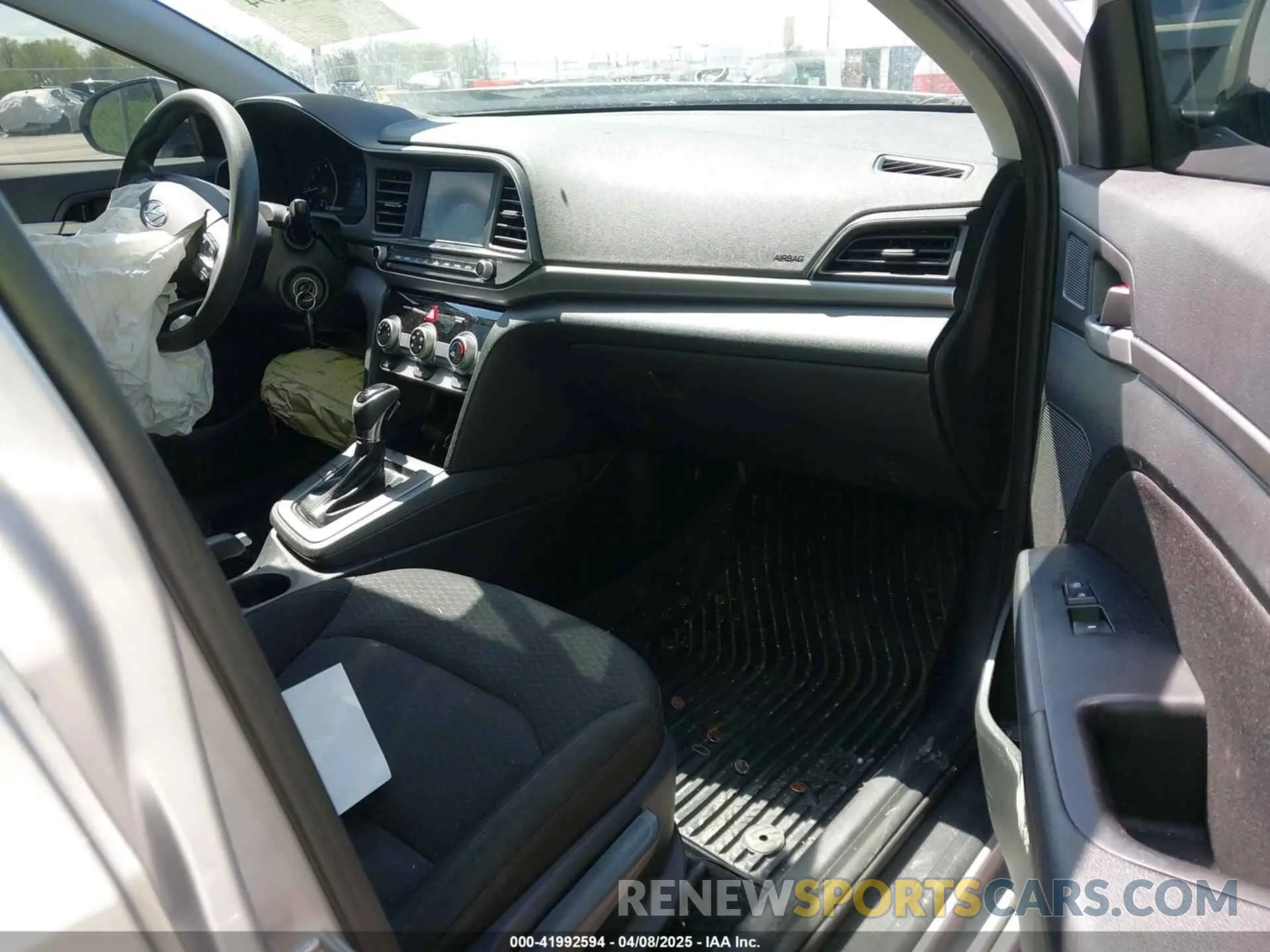 5 Photograph of a damaged car 5NPD84LF7KH430261 HYUNDAI ELANTRA 2019