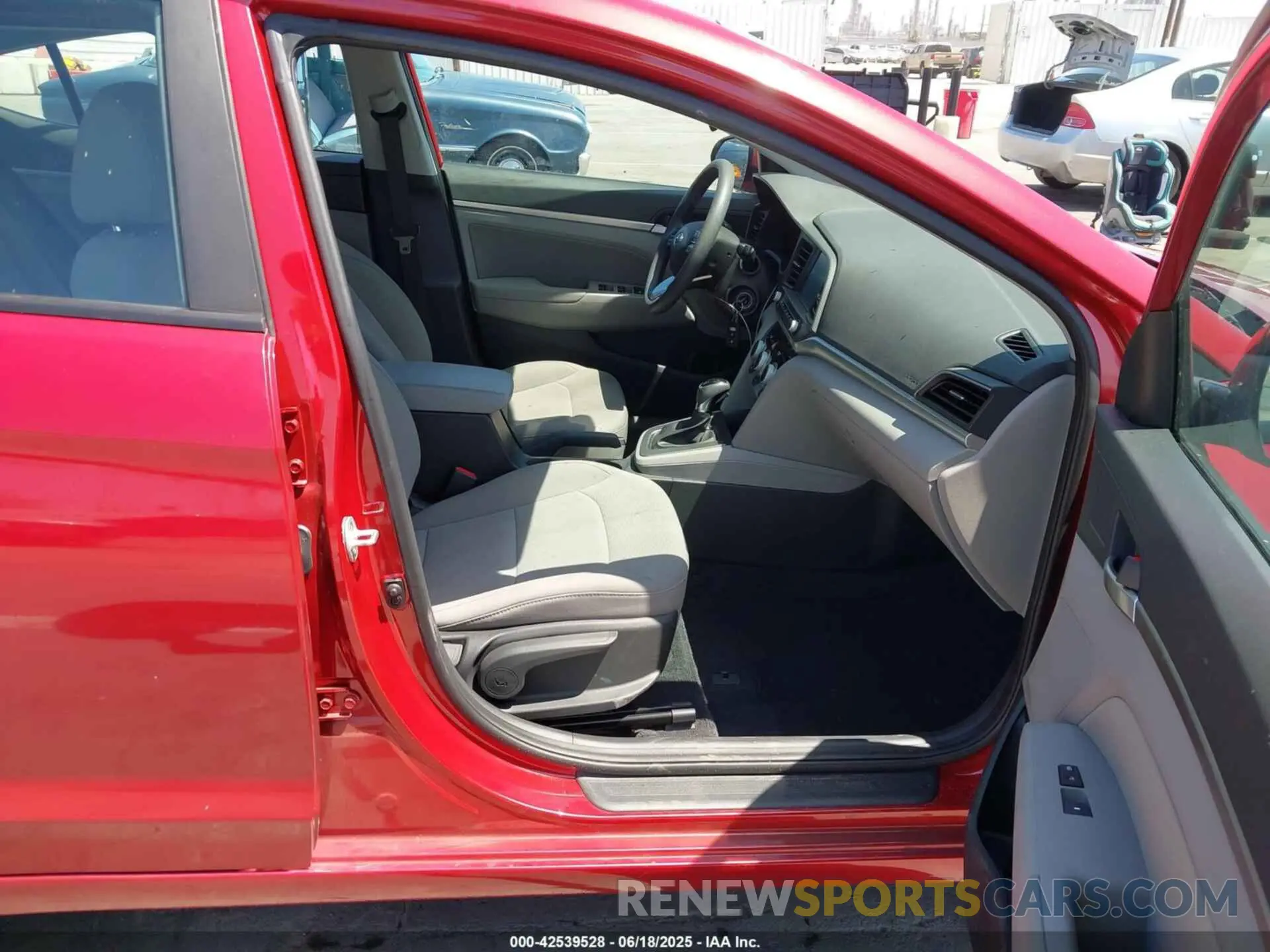 5 Photograph of a damaged car 5NPD84LF7KH452406 HYUNDAI ELANTRA 2019
