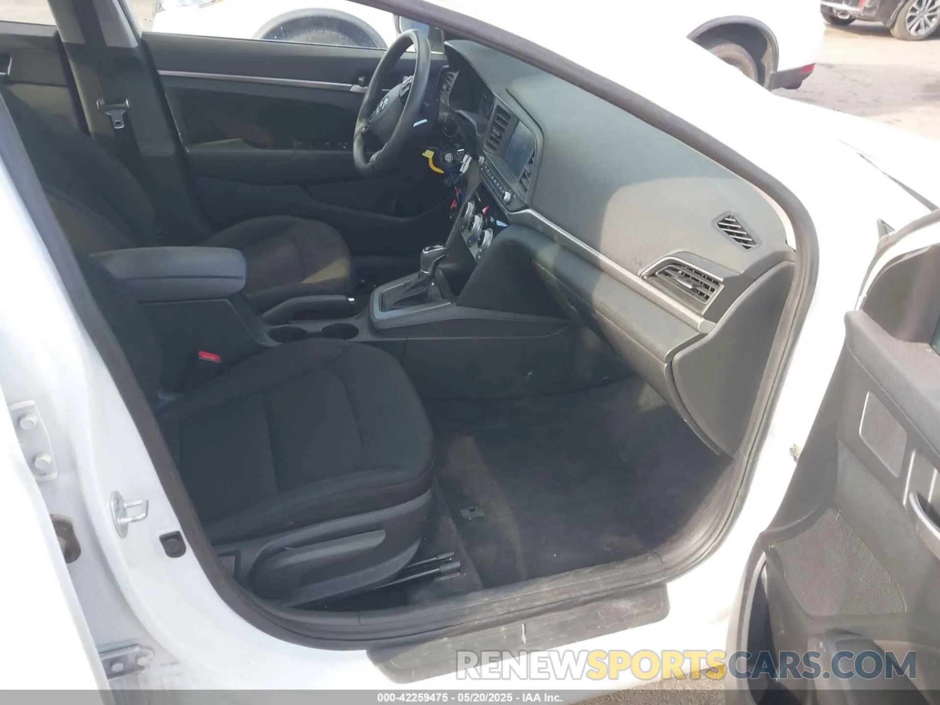5 Photograph of a damaged car 5NPD84LF7KH454866 HYUNDAI ELANTRA 2019