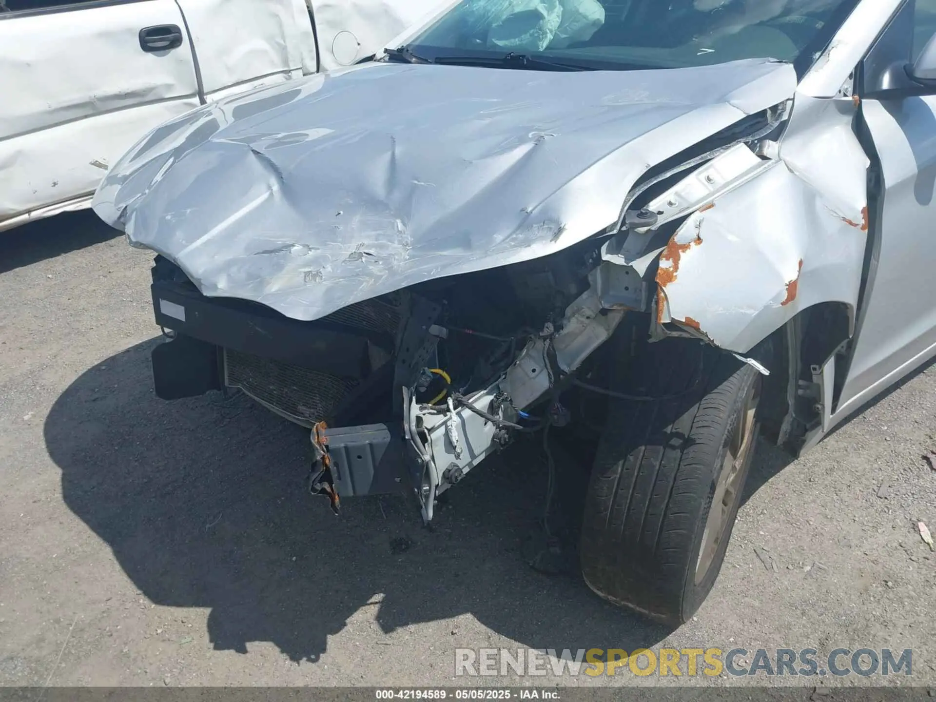 18 Photograph of a damaged car 5NPD84LF7KH459775 HYUNDAI ELANTRA 2019