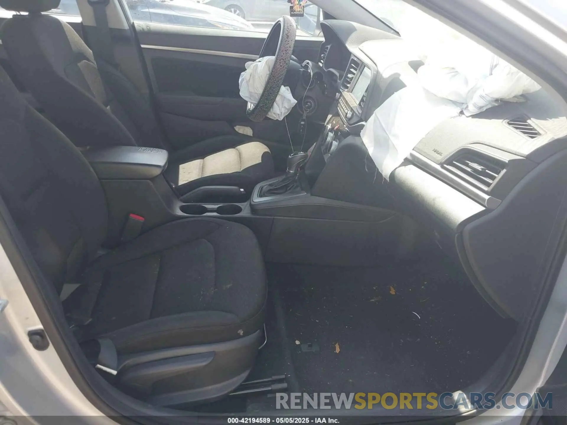5 Photograph of a damaged car 5NPD84LF7KH459775 HYUNDAI ELANTRA 2019