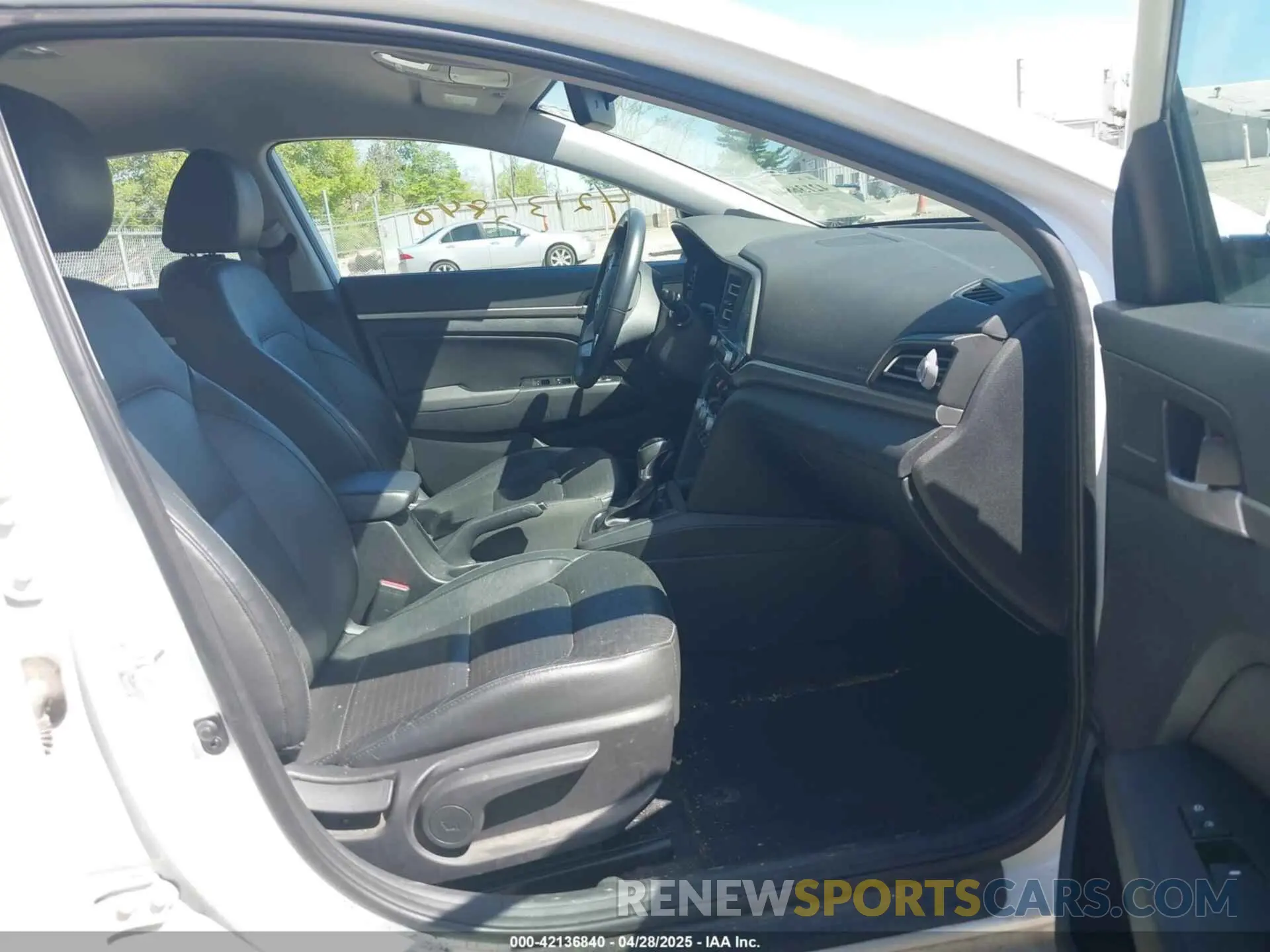 5 Photograph of a damaged car 5NPD84LF7KH464281 HYUNDAI ELANTRA 2019