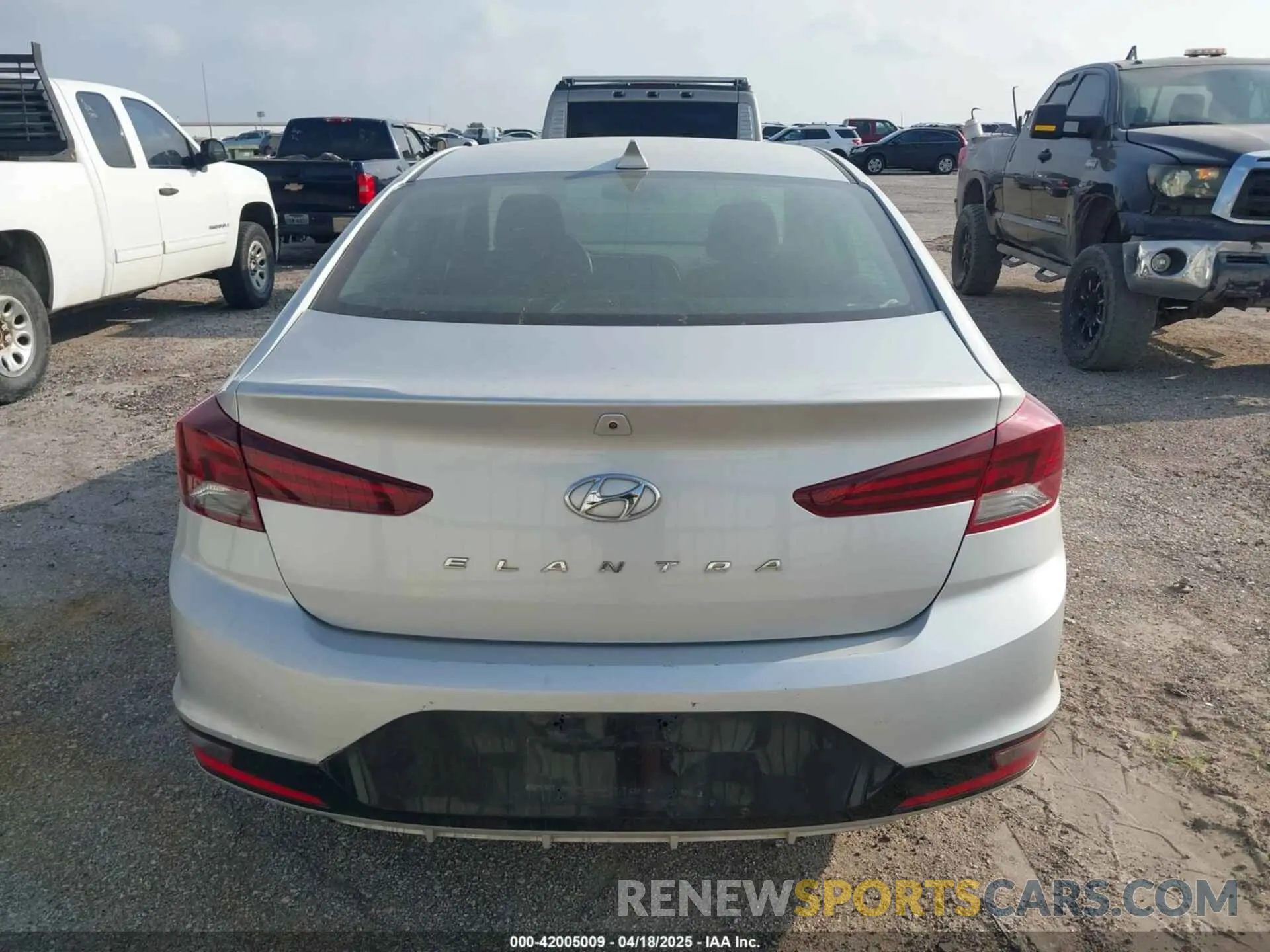16 Photograph of a damaged car 5NPD84LF8KH404381 HYUNDAI ELANTRA 2019