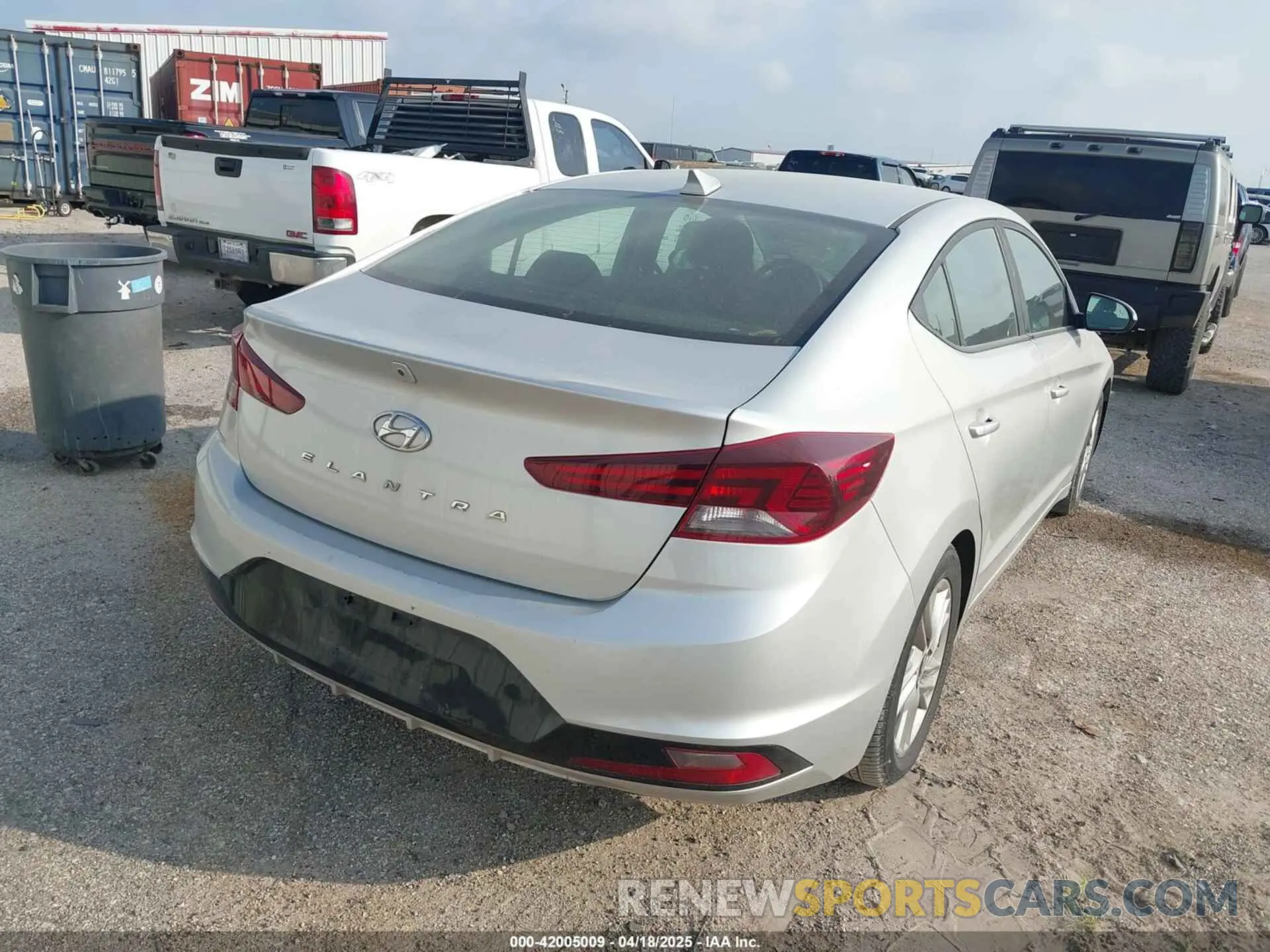 4 Photograph of a damaged car 5NPD84LF8KH404381 HYUNDAI ELANTRA 2019