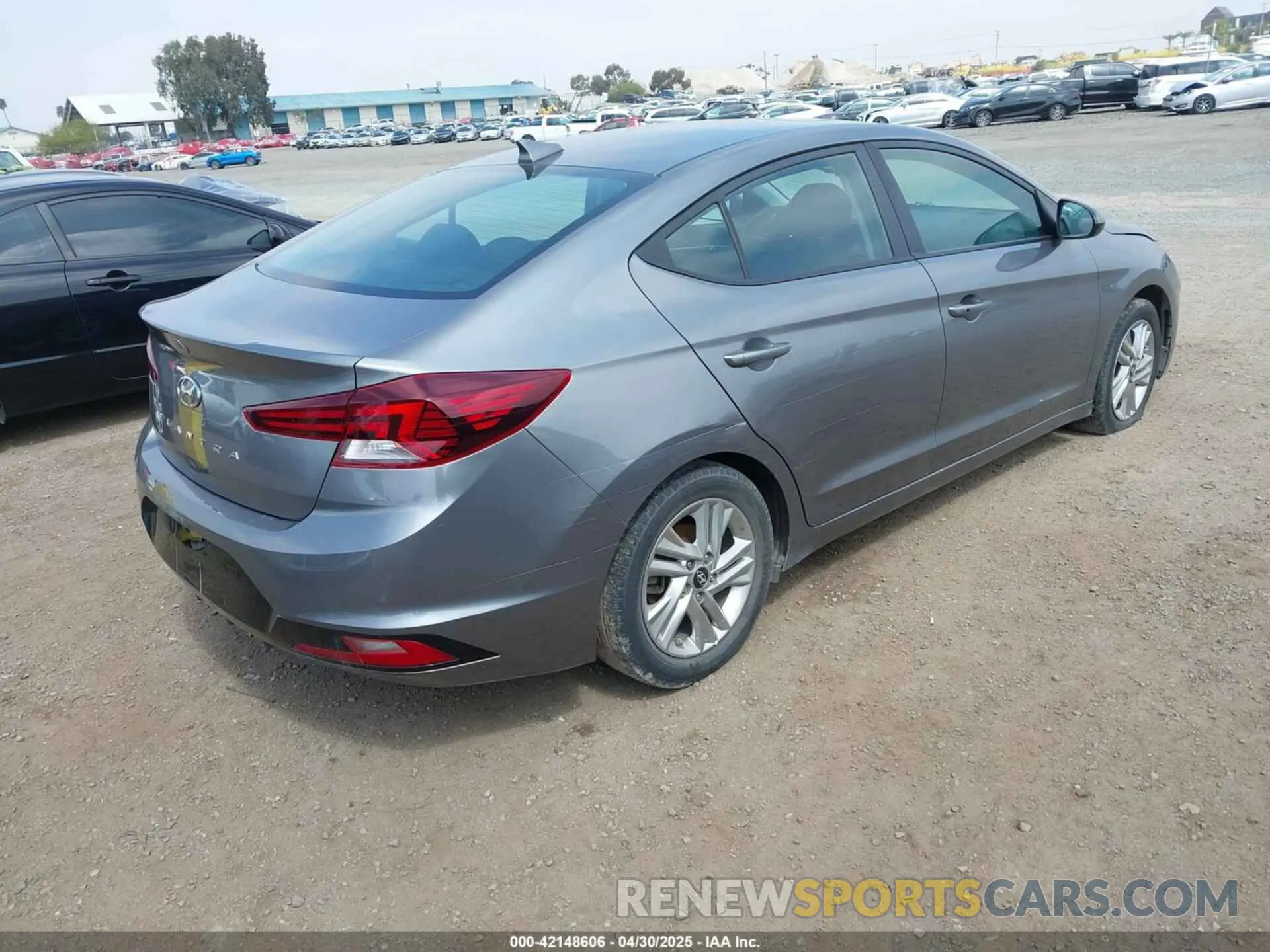 4 Photograph of a damaged car 5NPD84LF8KH414733 HYUNDAI ELANTRA 2019